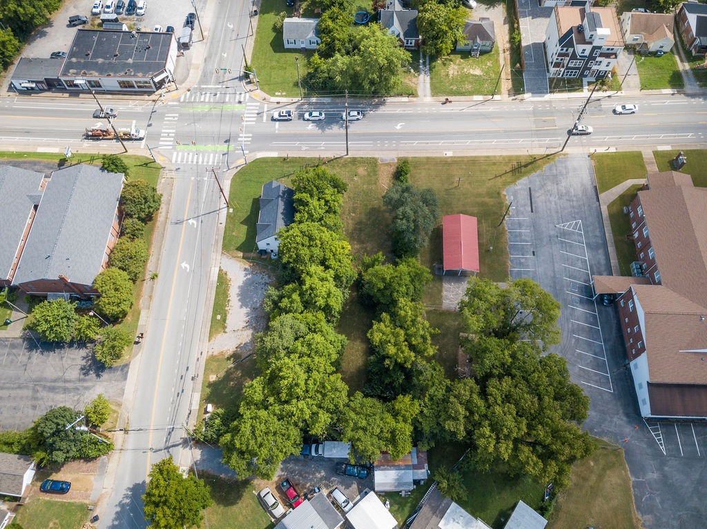 433 E Trinity Ln Property Photo 11