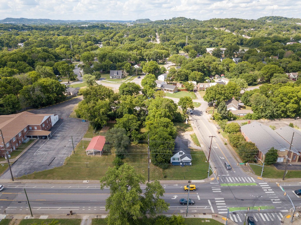 433 E Trinity Ln Property Photo 13