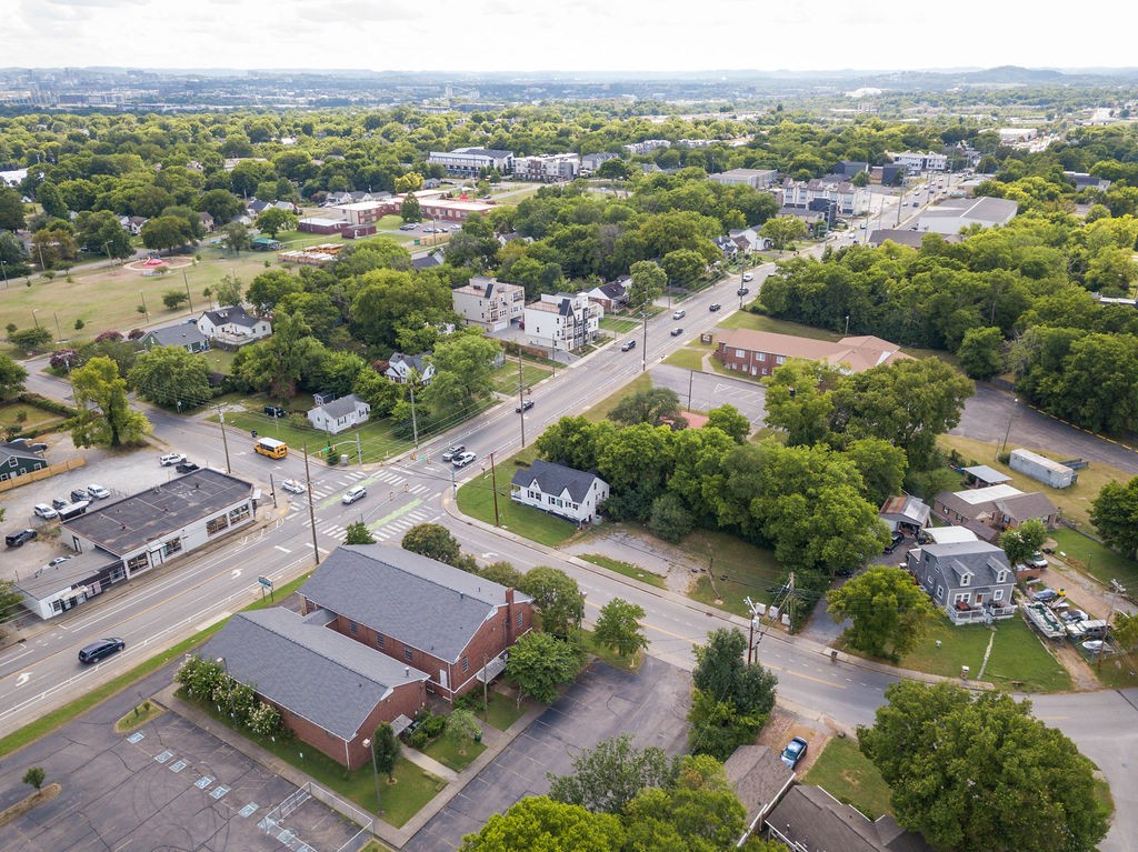 433 E Trinity Ln Property Photo 15