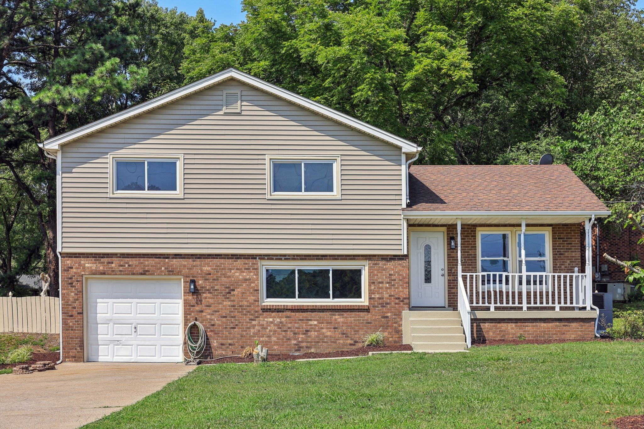 125 Brandon Trl Property Photo 1