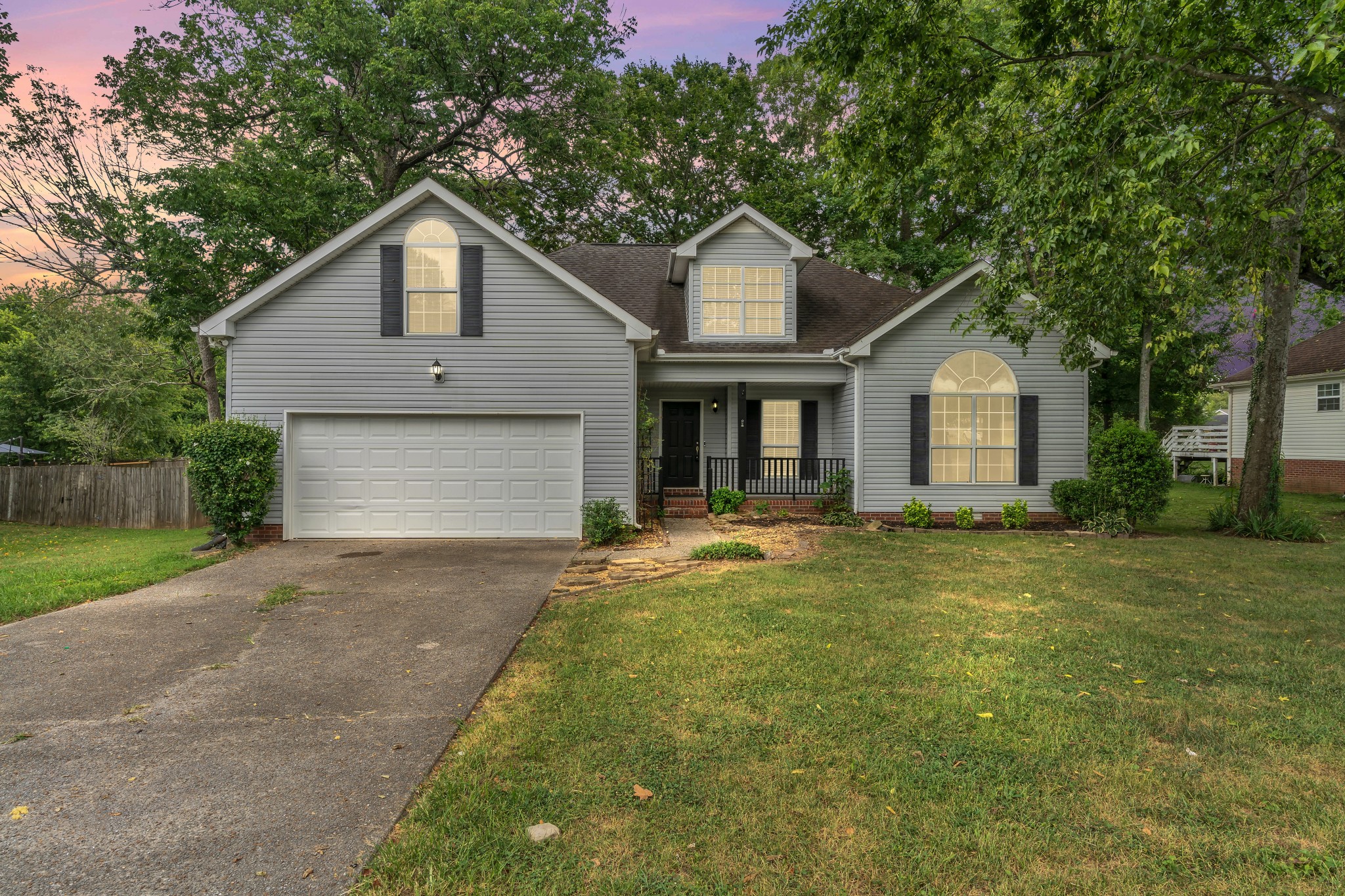 407 Buckingham Blvd Property Photo 1