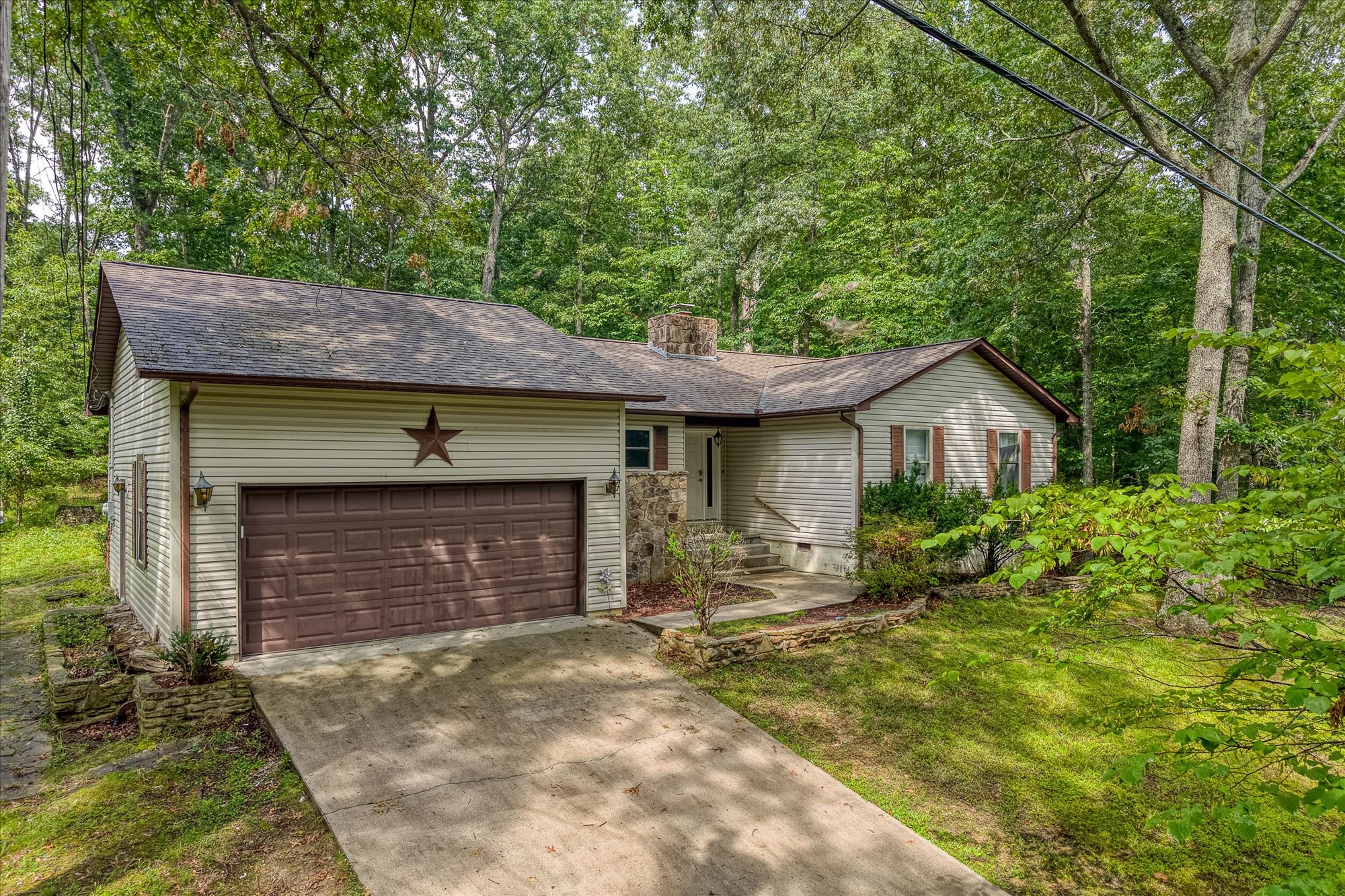 121 Juniper Dr Property Photo 1