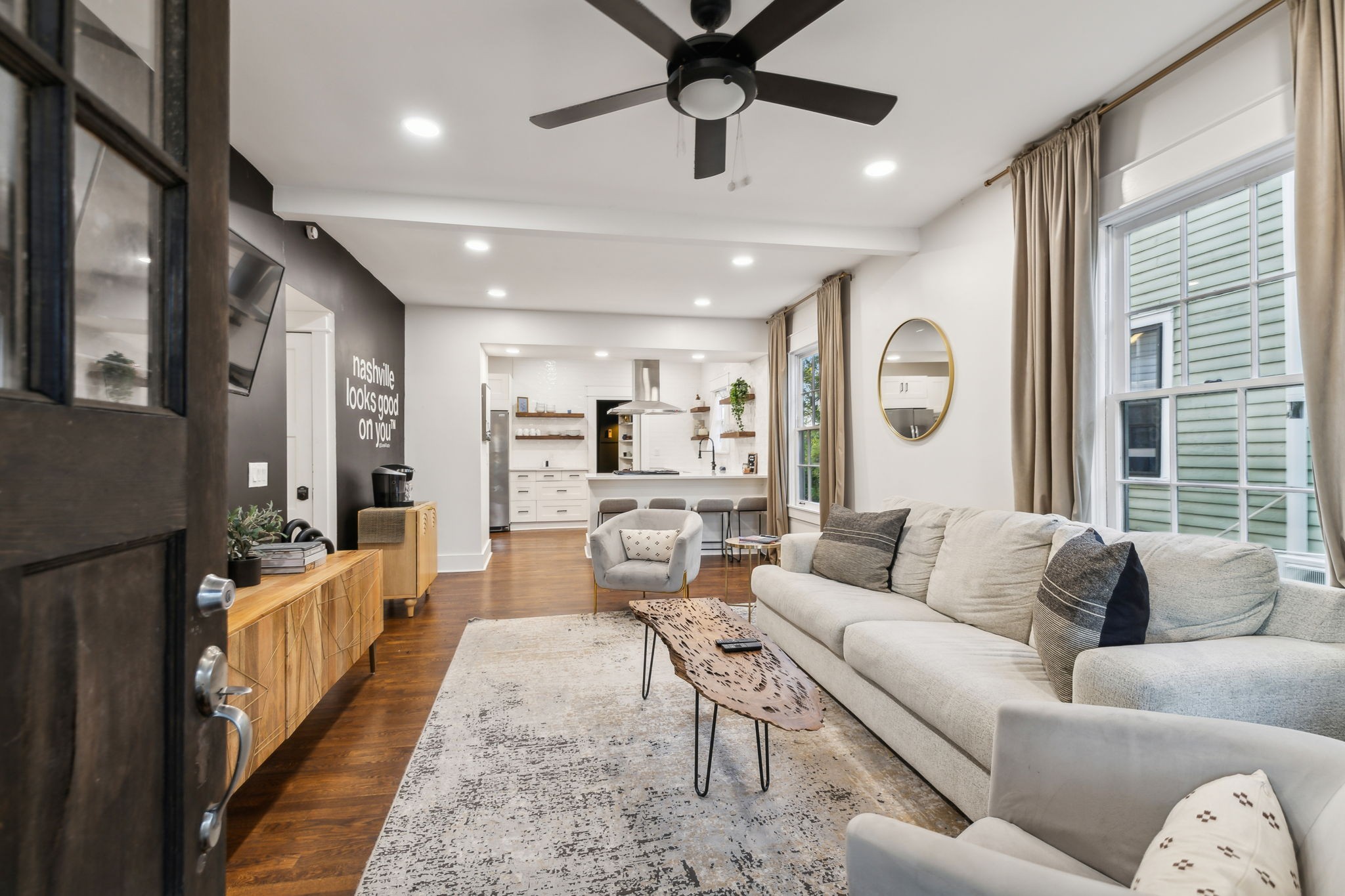 1920 Eastland Ave Property Photo 3