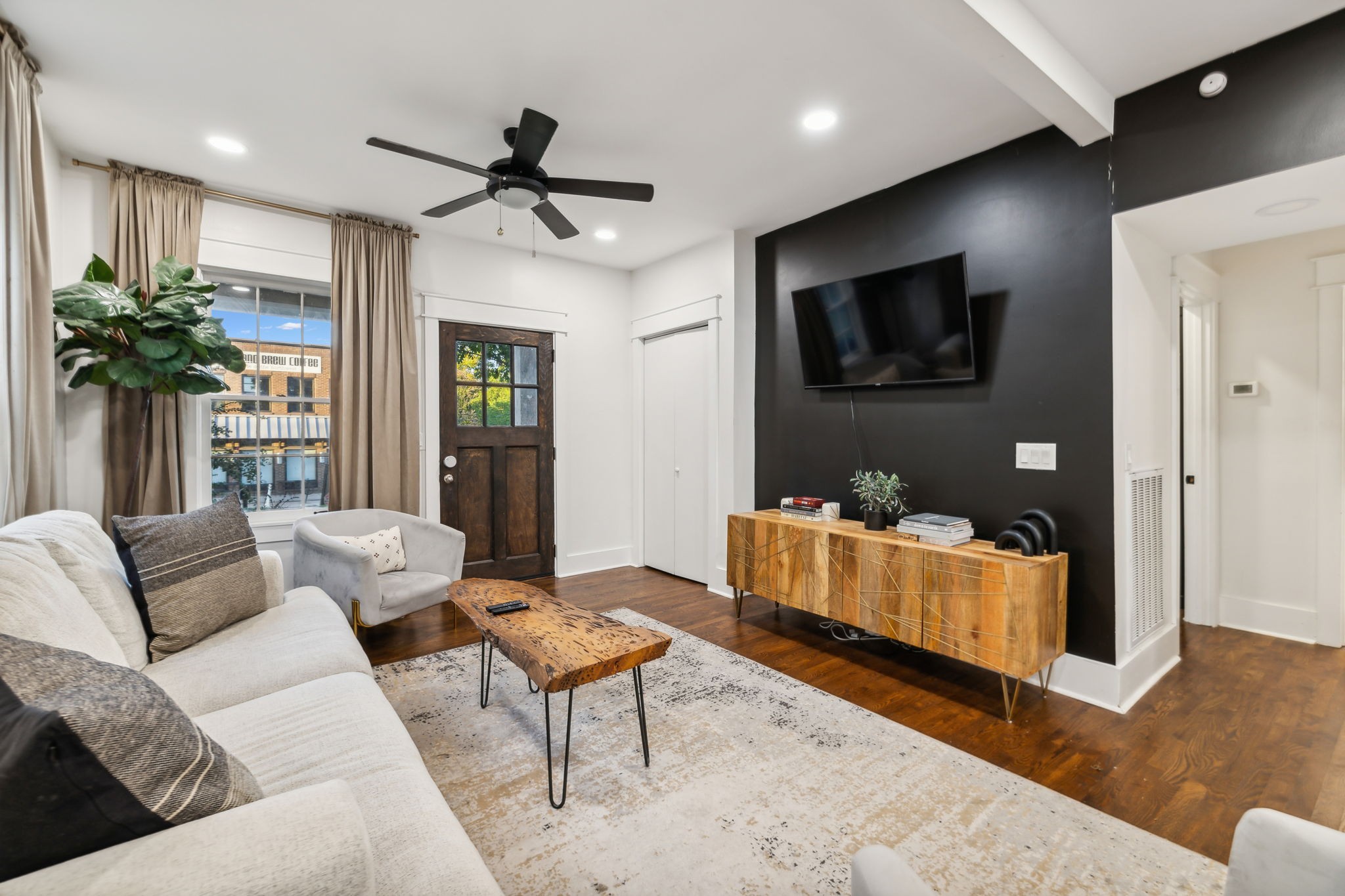 1920 Eastland Ave Property Photo 6