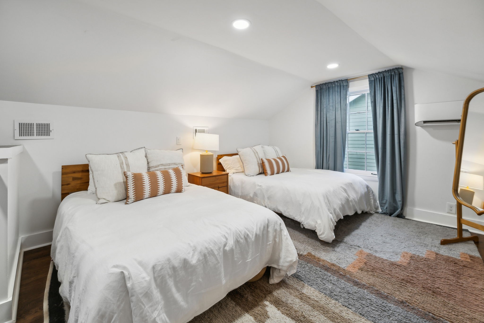 1920 Eastland Ave Property Photo 33