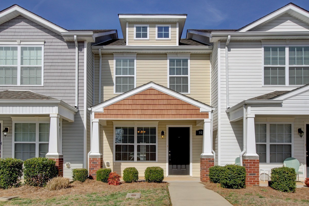 303 Sam Houston Circle Property Photo 1