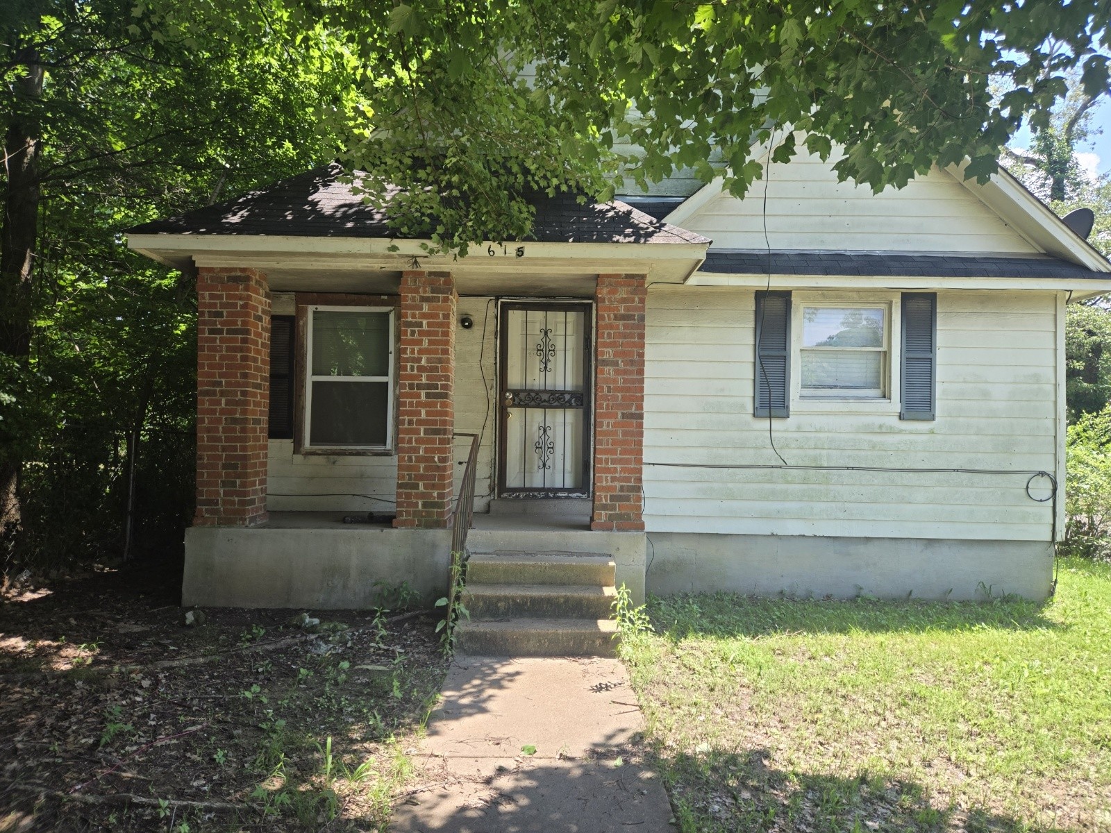 615 E Trigg Ave Property Photo 1