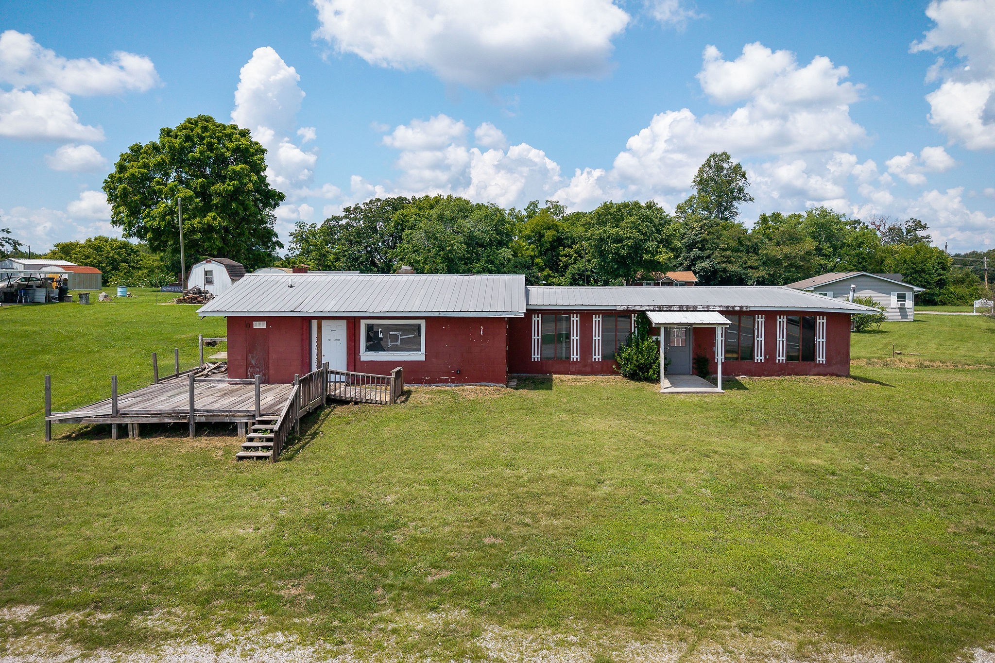 572 W Broad St & Garrett Ave Property Photo 1
