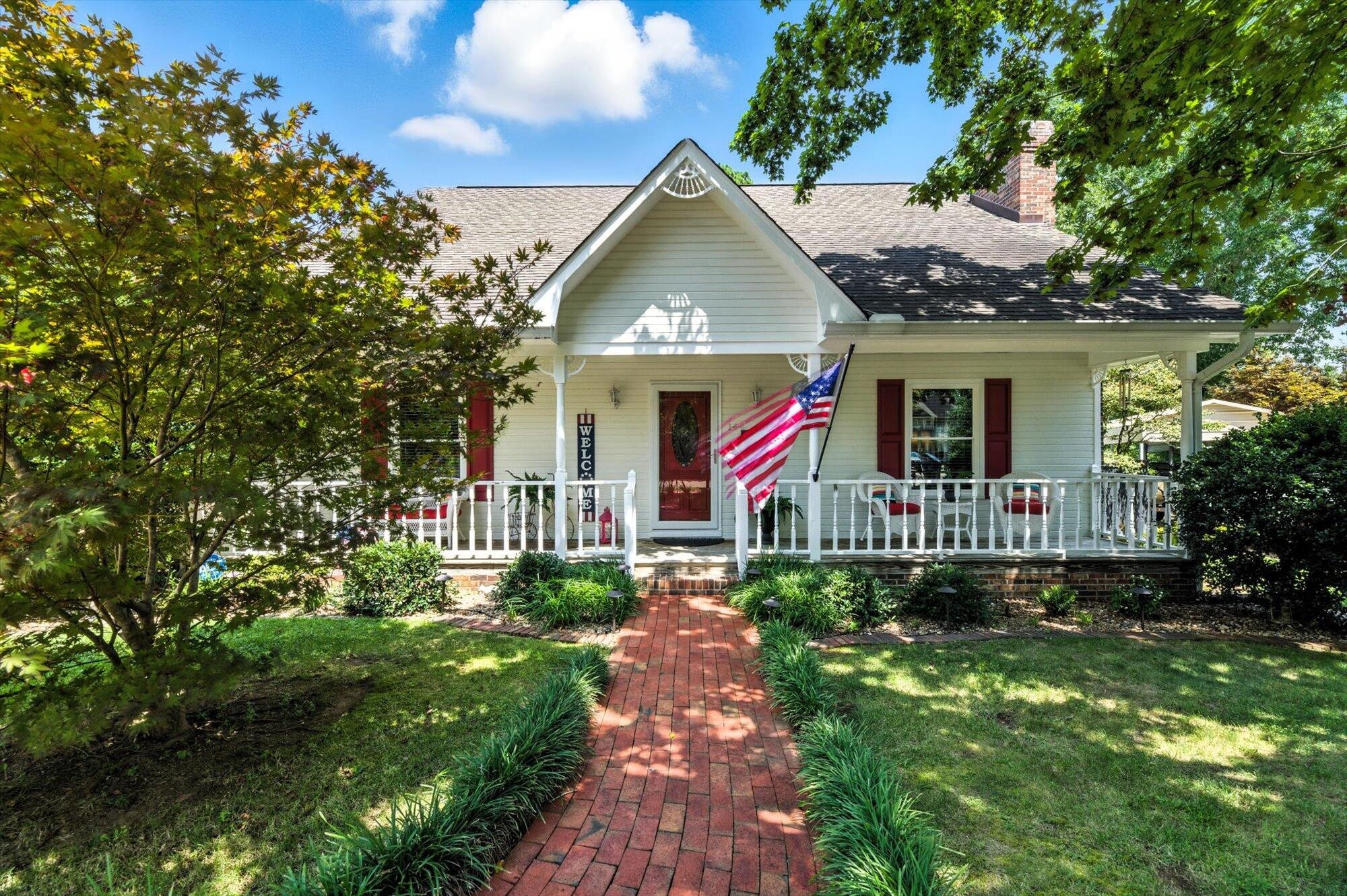 144 Barker Lane, Nw Property Photo 1