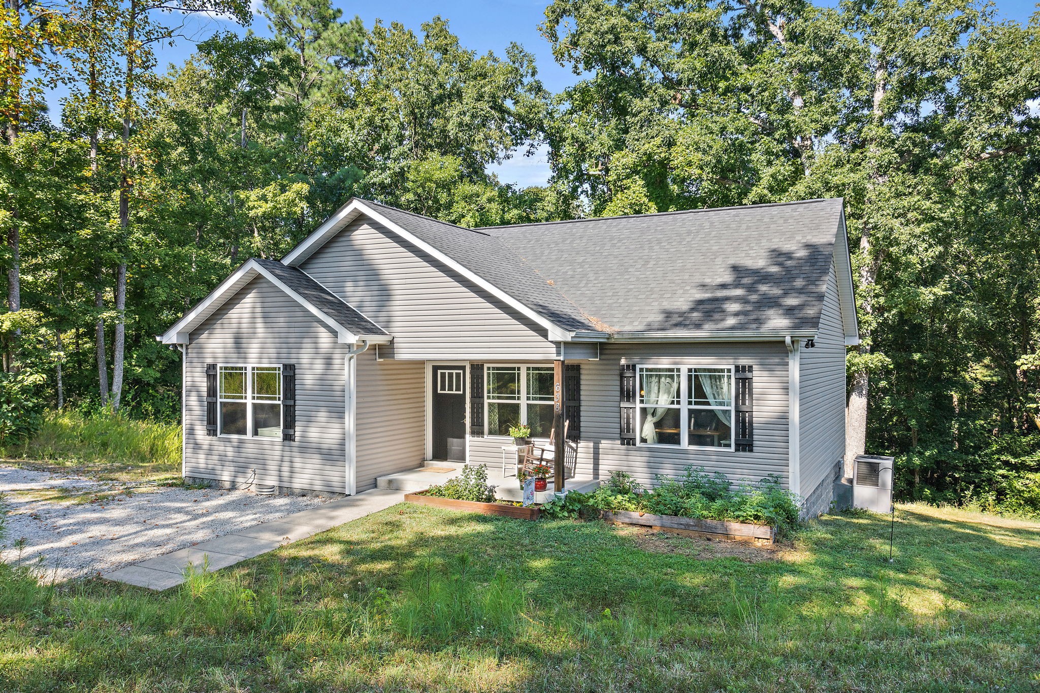 638 Hillview Rd Property Photo 1
