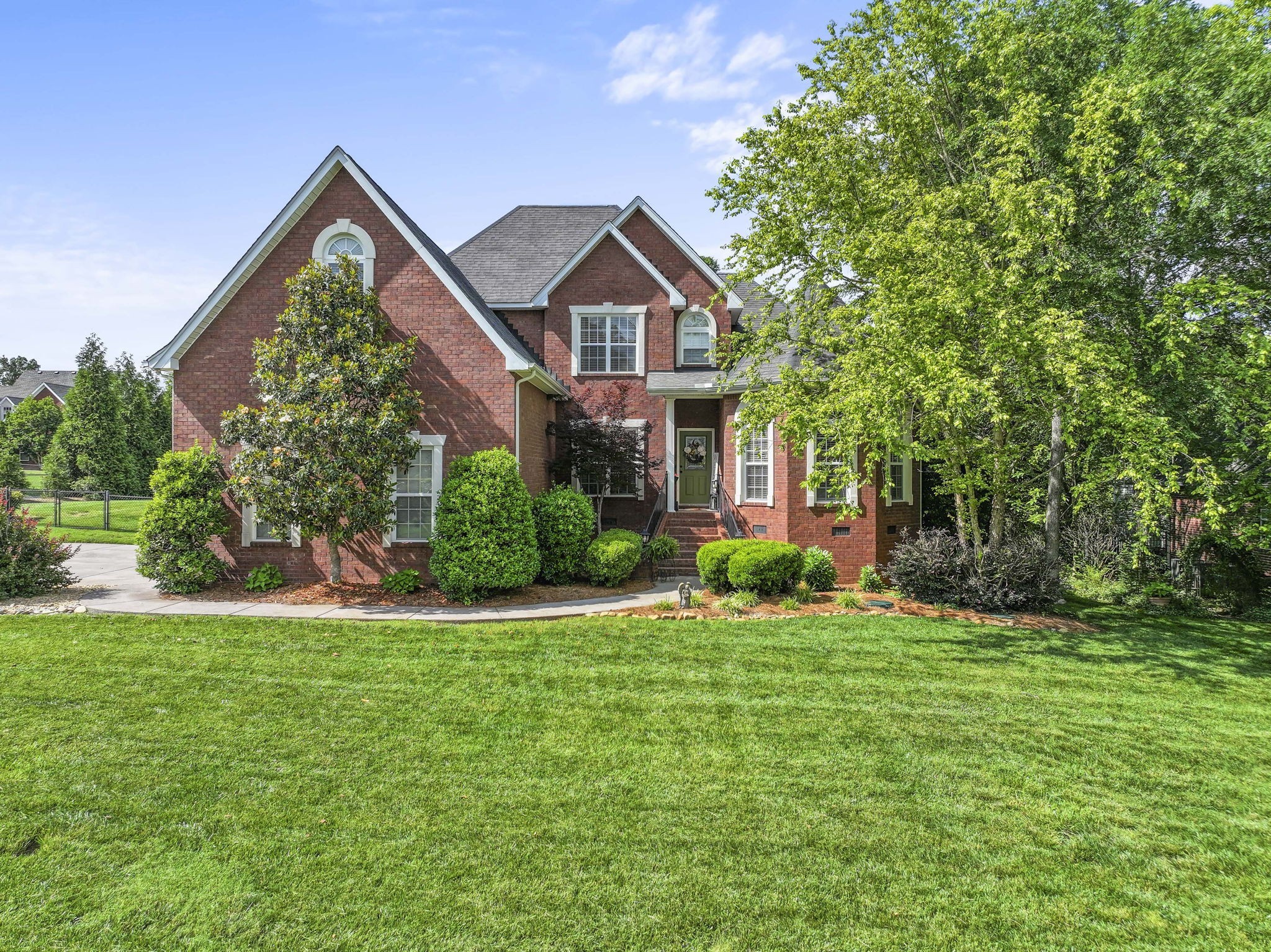 2052 Woodcliff Dr Property Photo 1