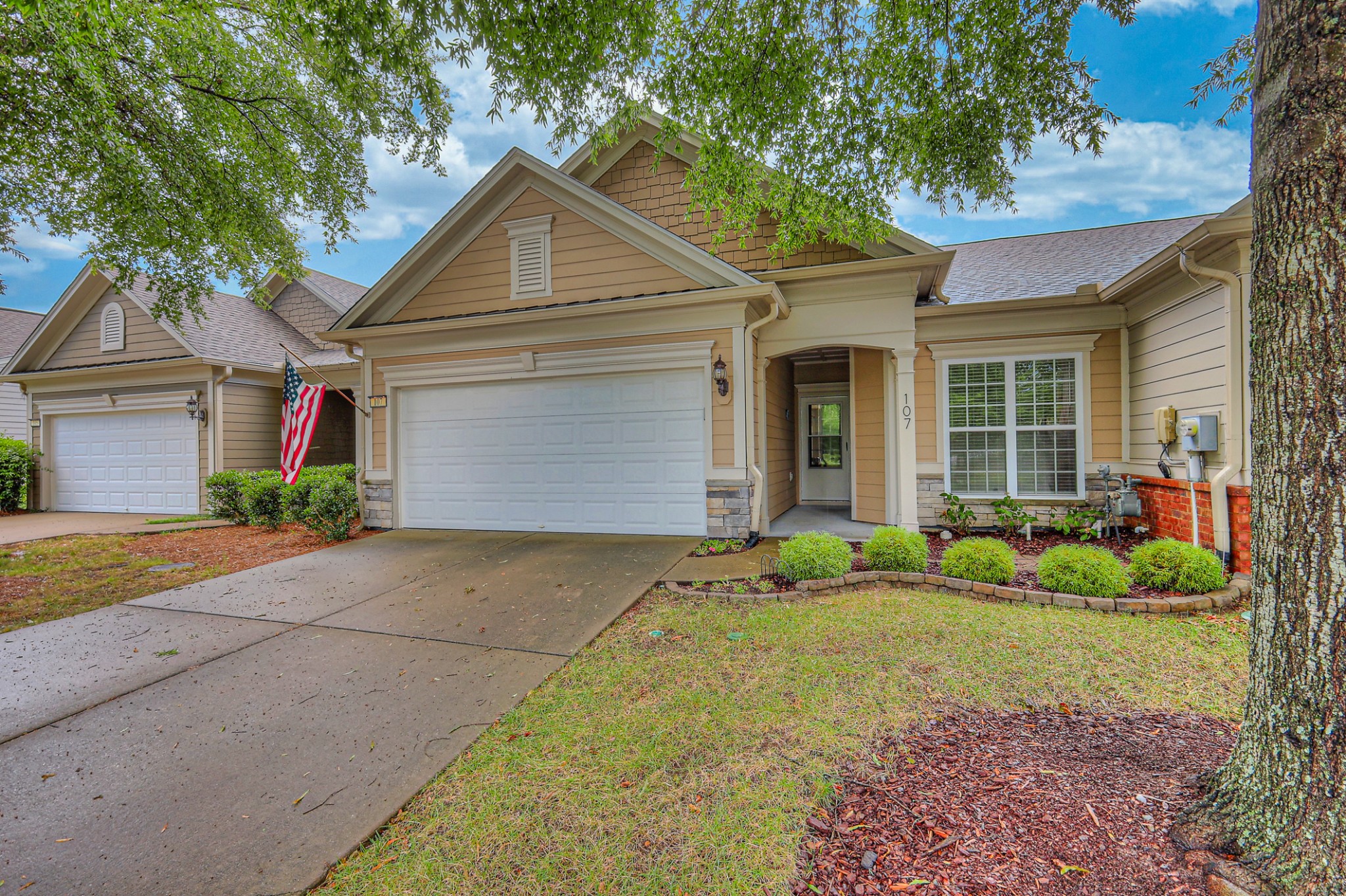 107 Old Towne Dr Property Photo 1