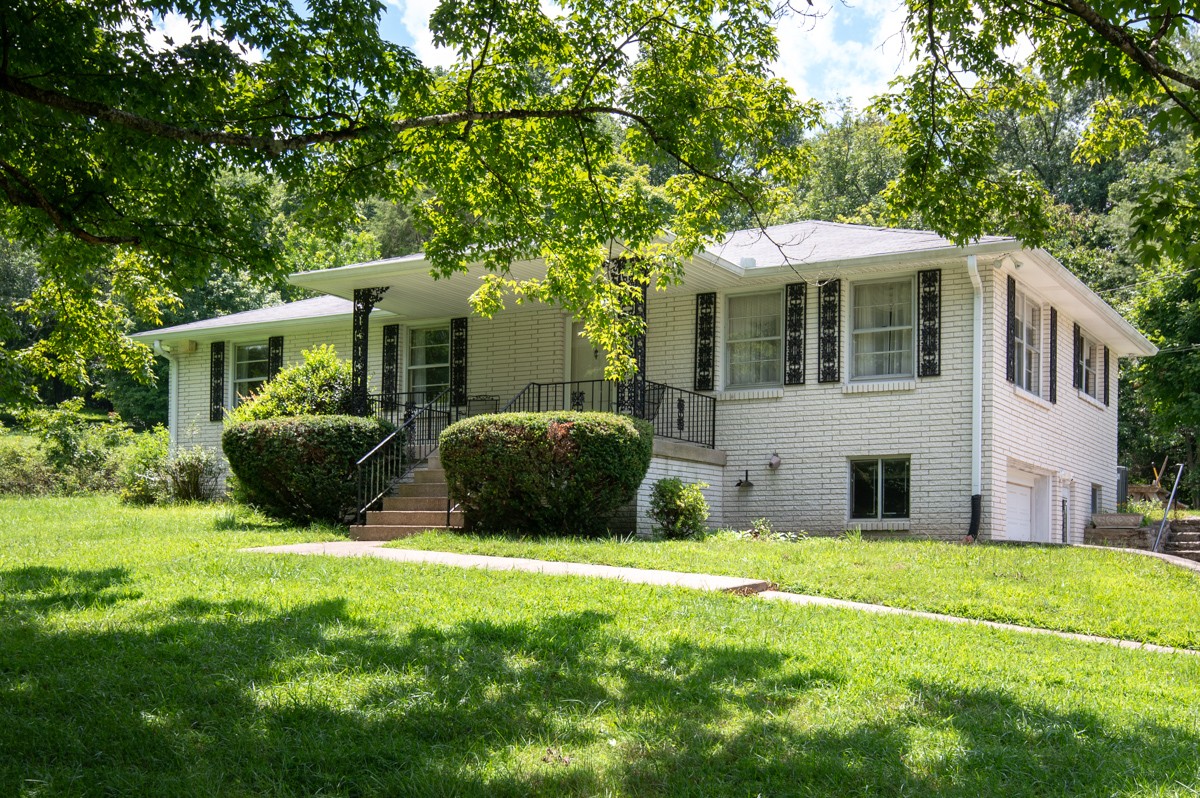 8099 Ridgewood Rd Property Photo 1