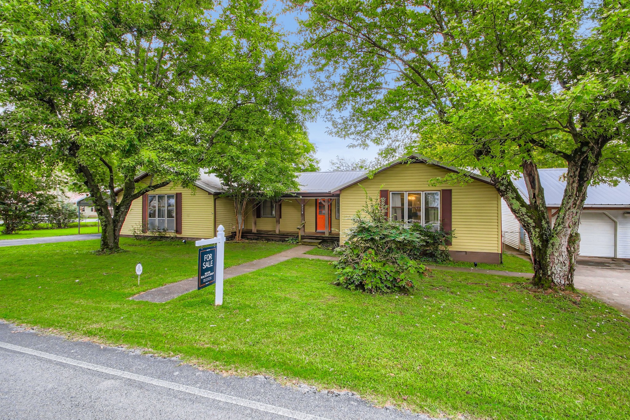9238 Burleson Ln Property Photo 1