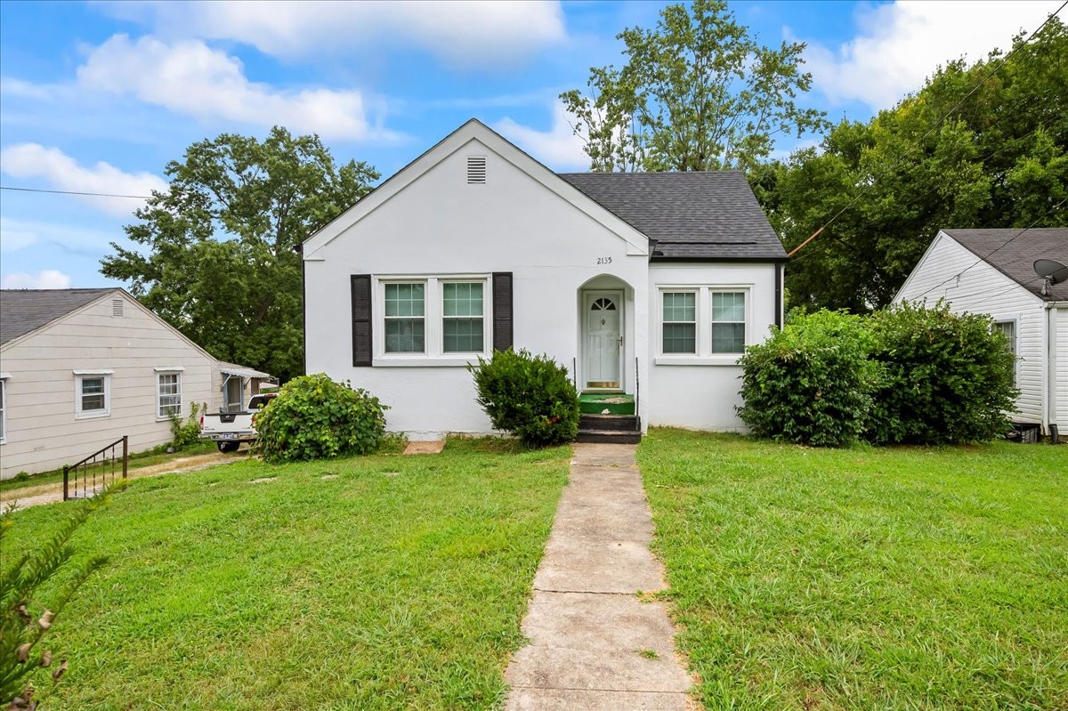 2135 Thomas Ave Property Photo 1