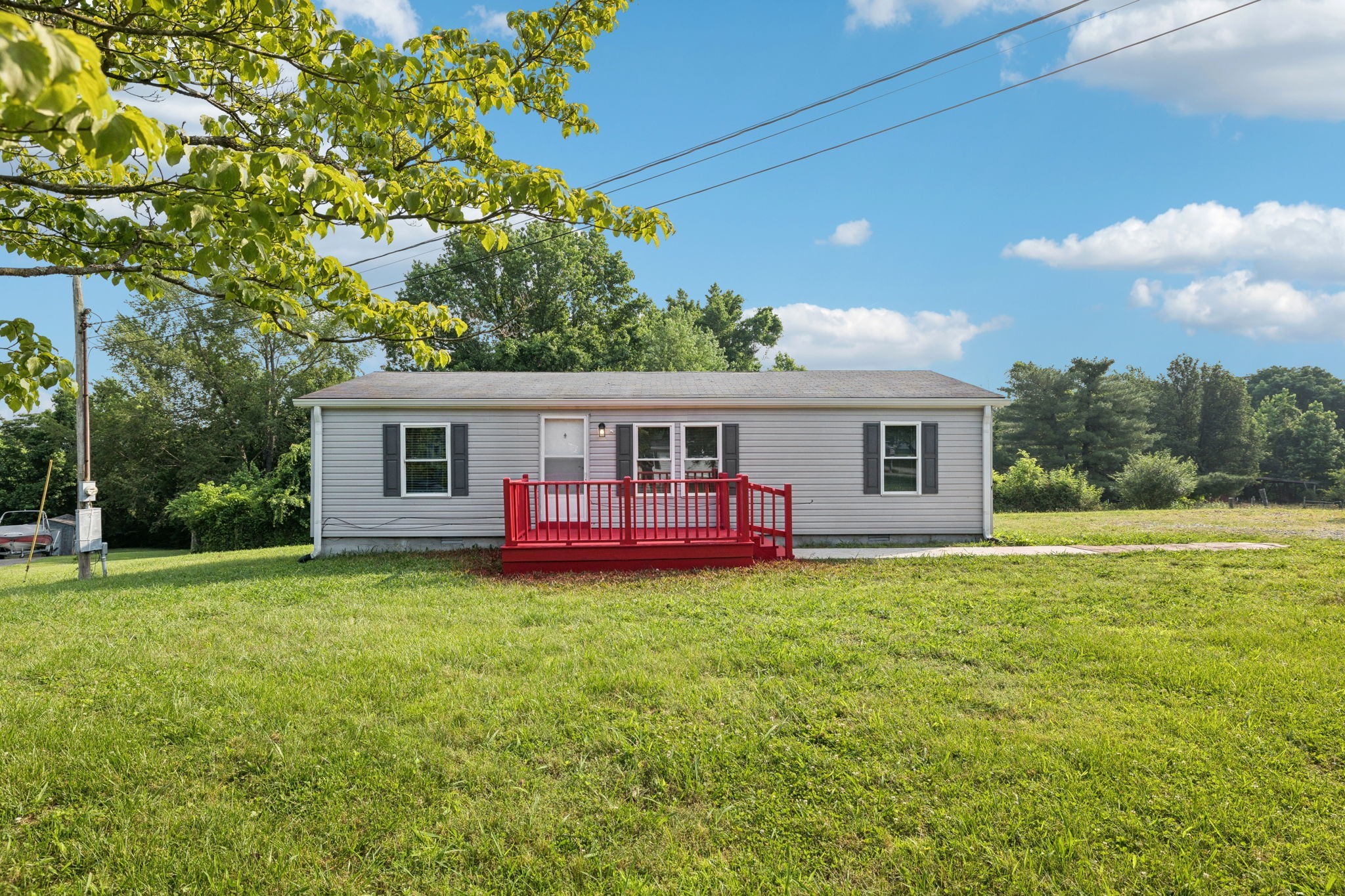 128 Crestview Dr Property Photo 1