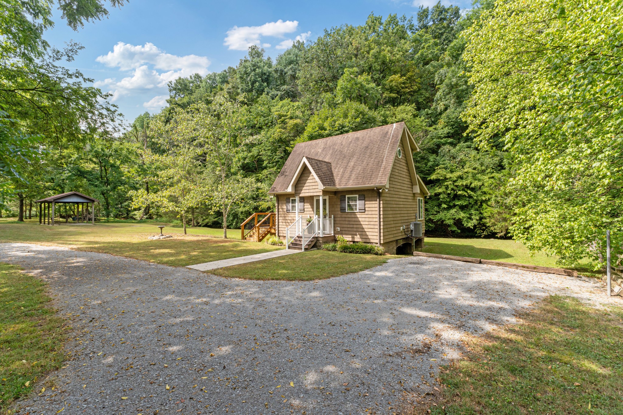 400 Cascade Hollow Rd Property Photo 1