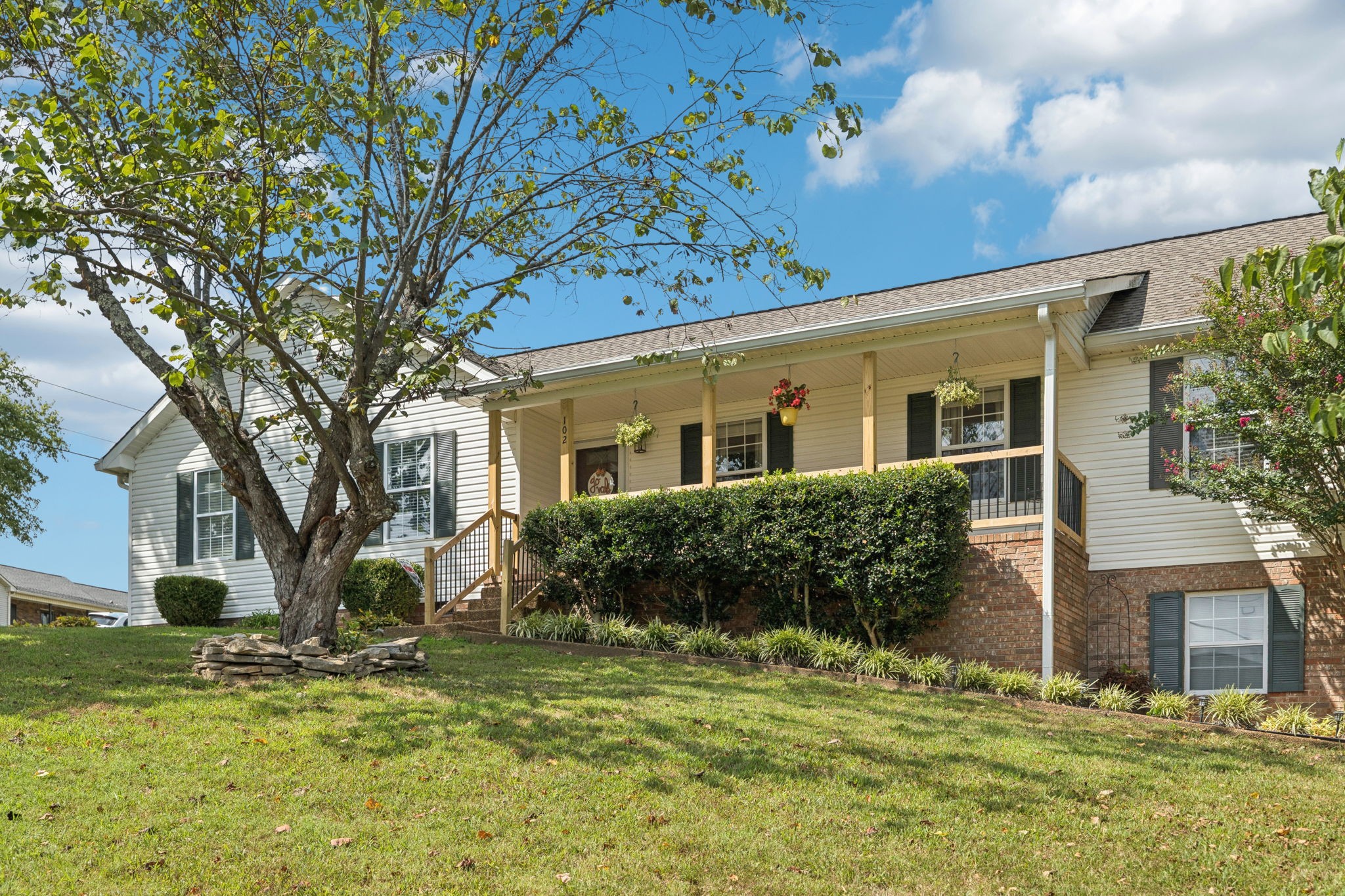 102 Steven Ct Property Photo 1