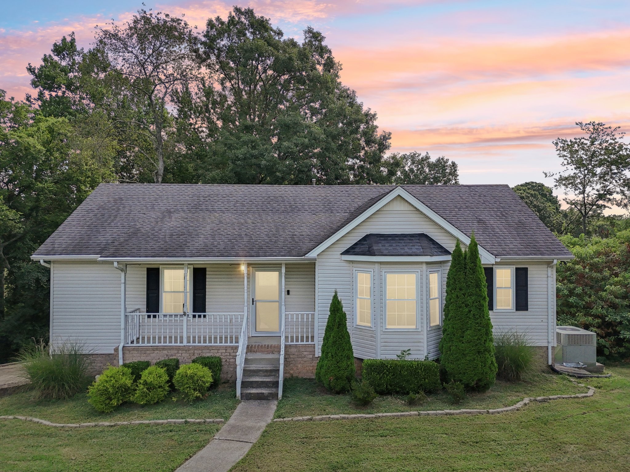 1052 Shadowbrook Dr Property Photo 1