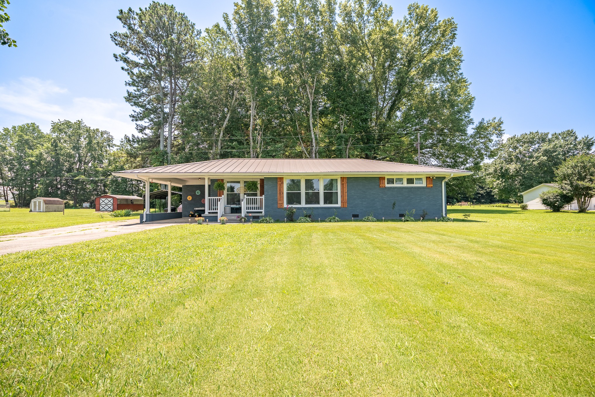 168 Oak Park Drive, S Property Photo 1