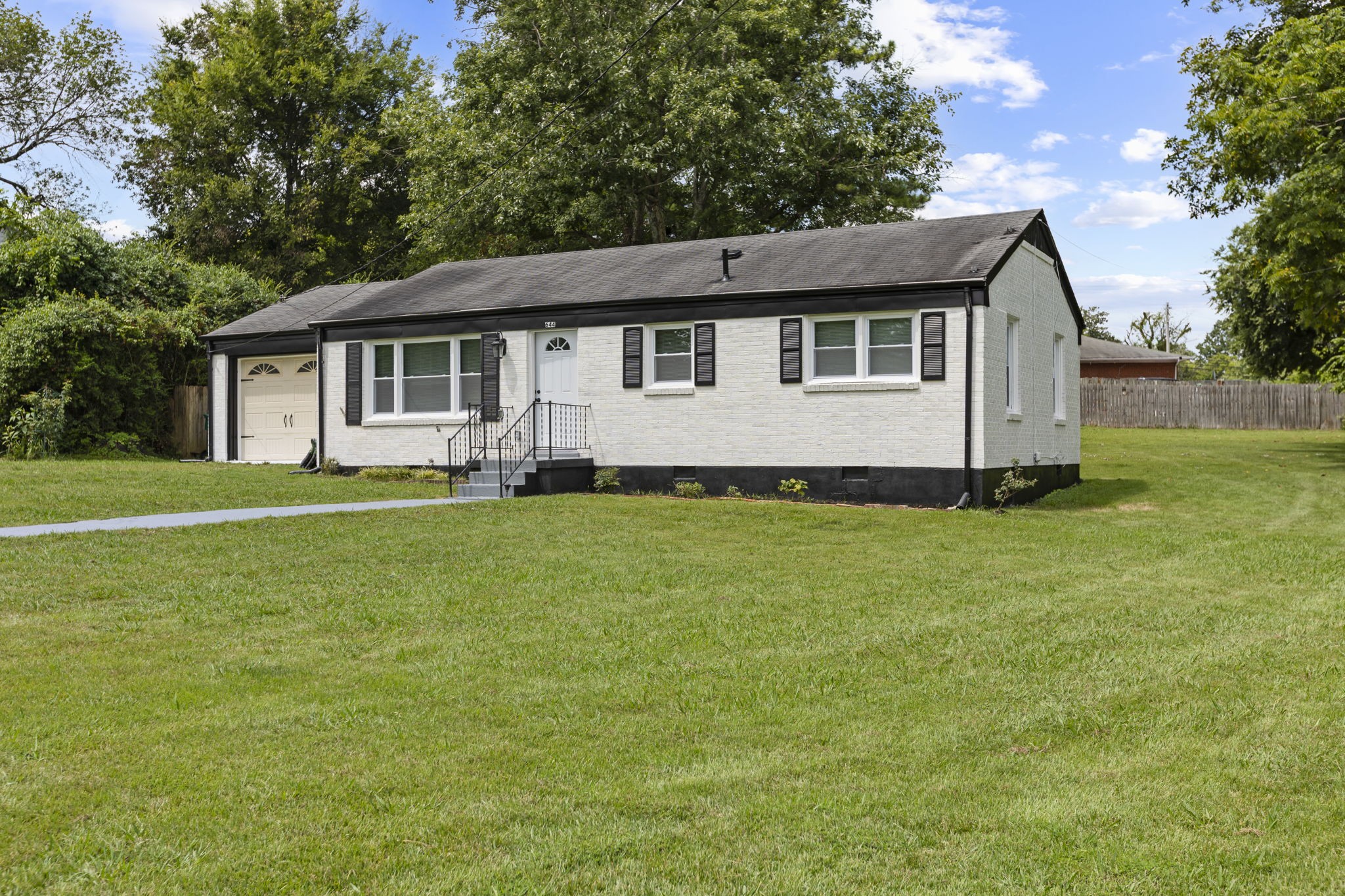 644 7th Ave, N Property Photo 1