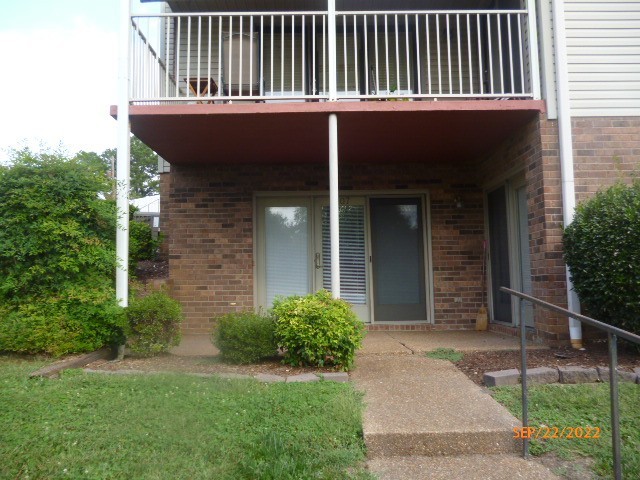 307 Village Ln, W Property Photo 1