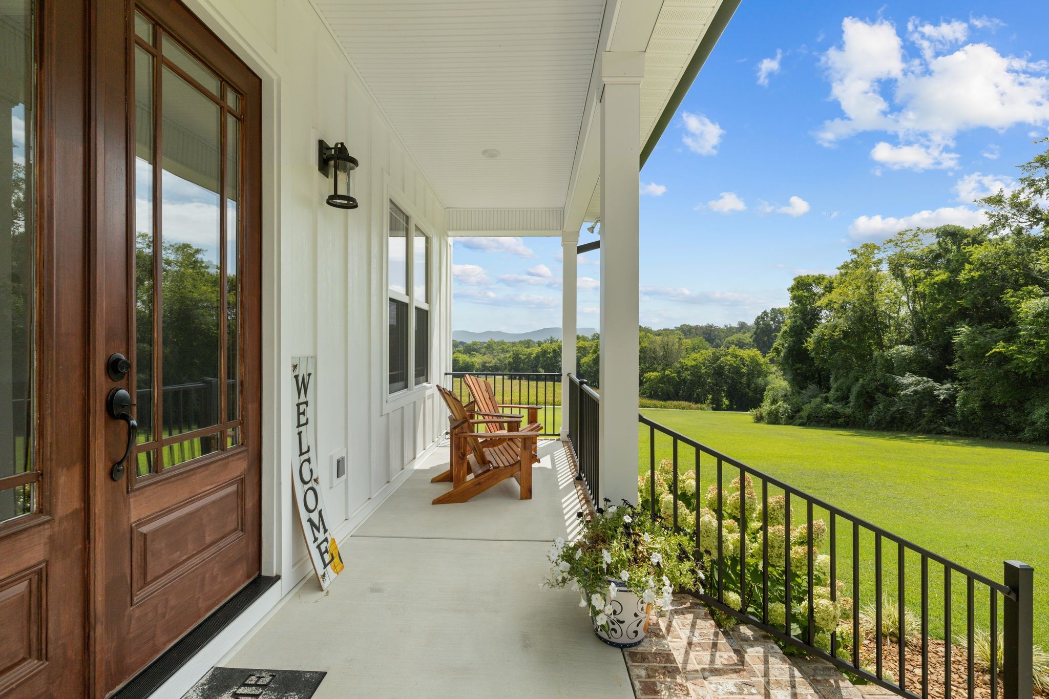 1225 Collins Ln Property Photo 1