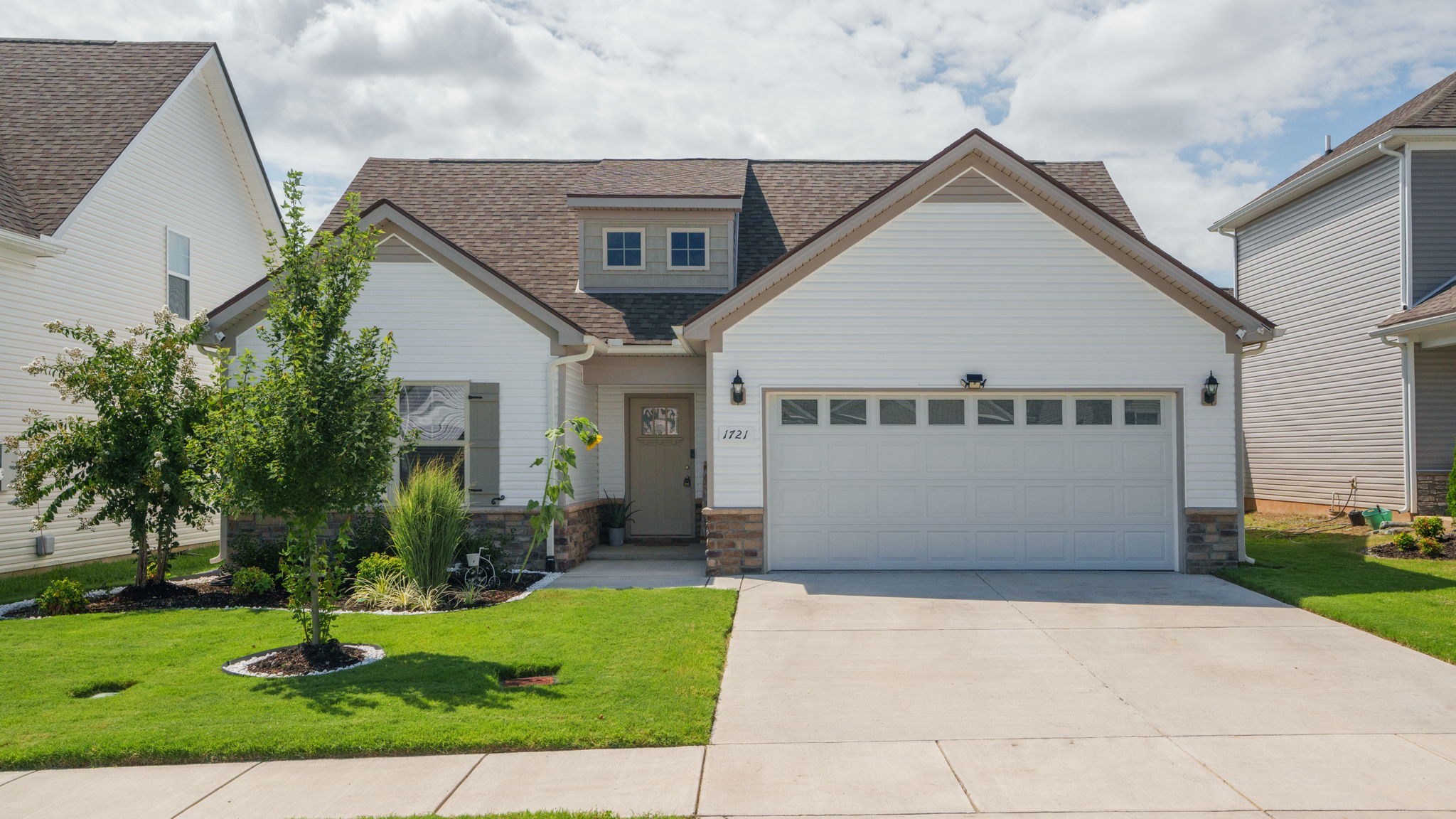 1721 Albarado Trl Property Photo 1