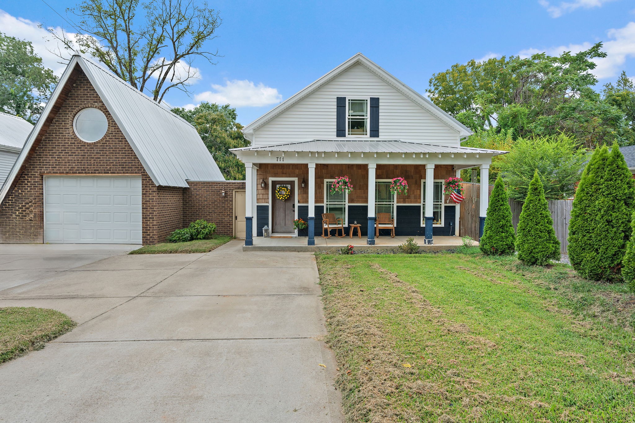 711 Courtland St Property Photo 1