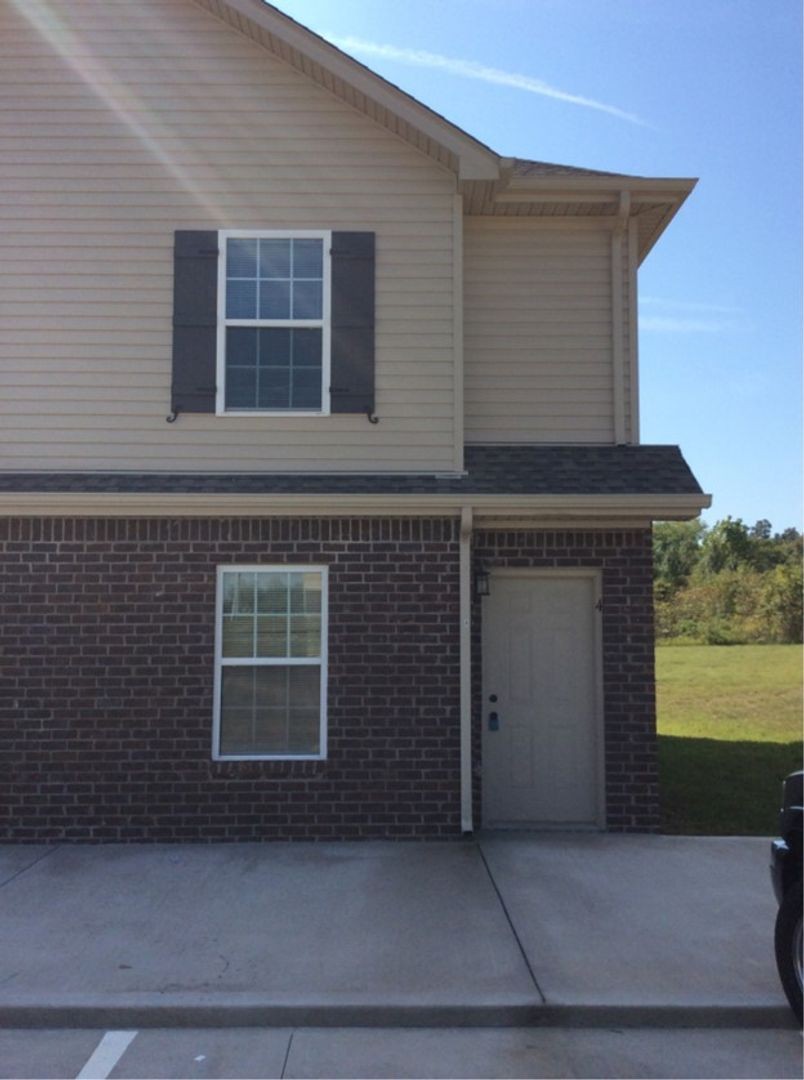 386 Mcgee Ct Property Photo 1