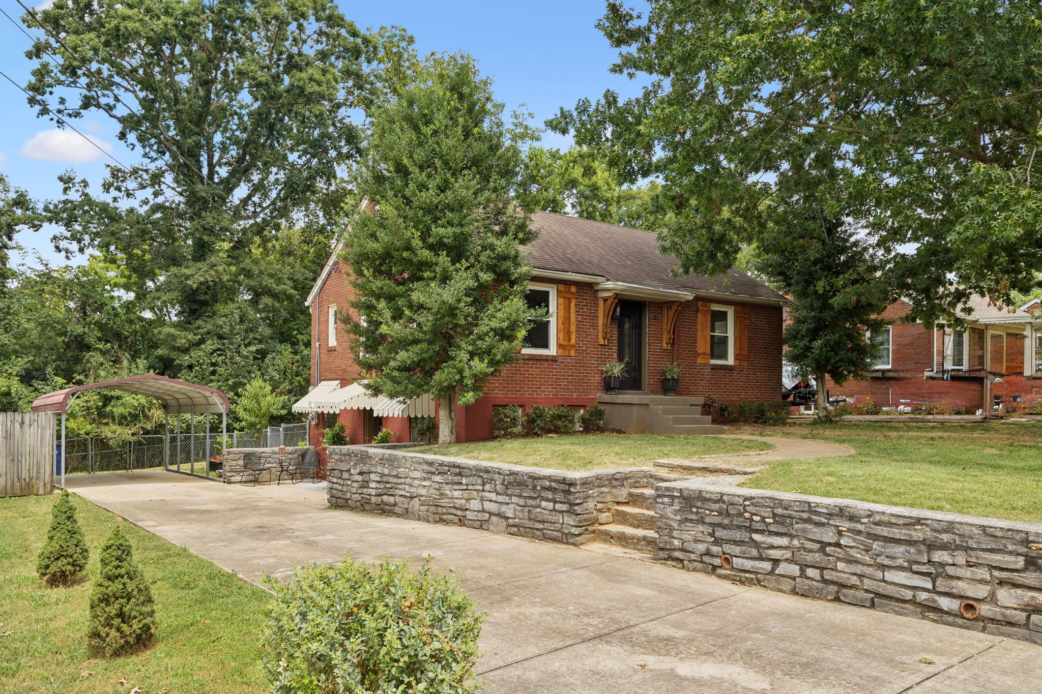 115 7th Ave Property Photo 1