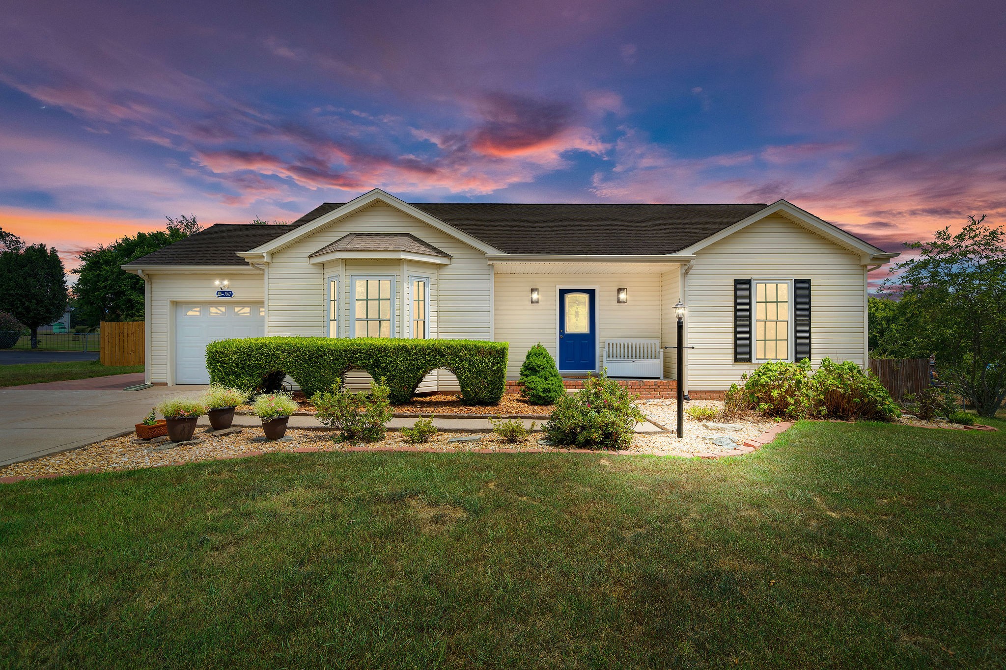 1811 Hunt Ln Property Photo 1