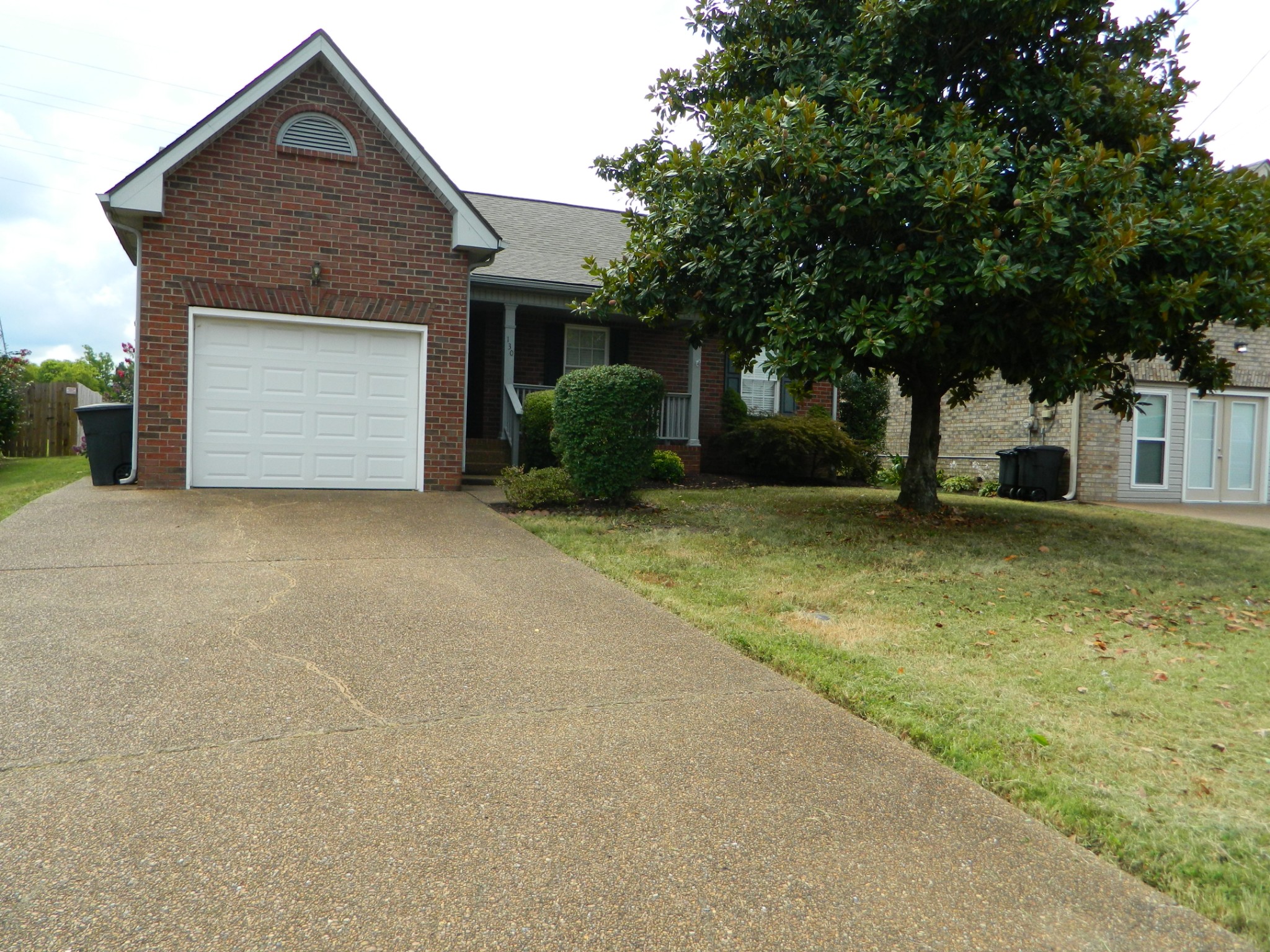 130 Oak Leaf Dr Property Photo 1