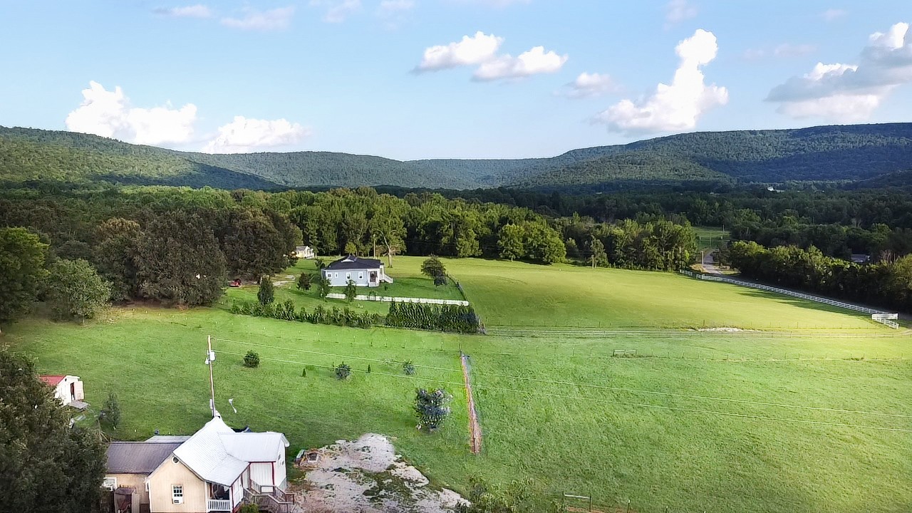 1055 Chestnut Grove Rd Property Photo 1