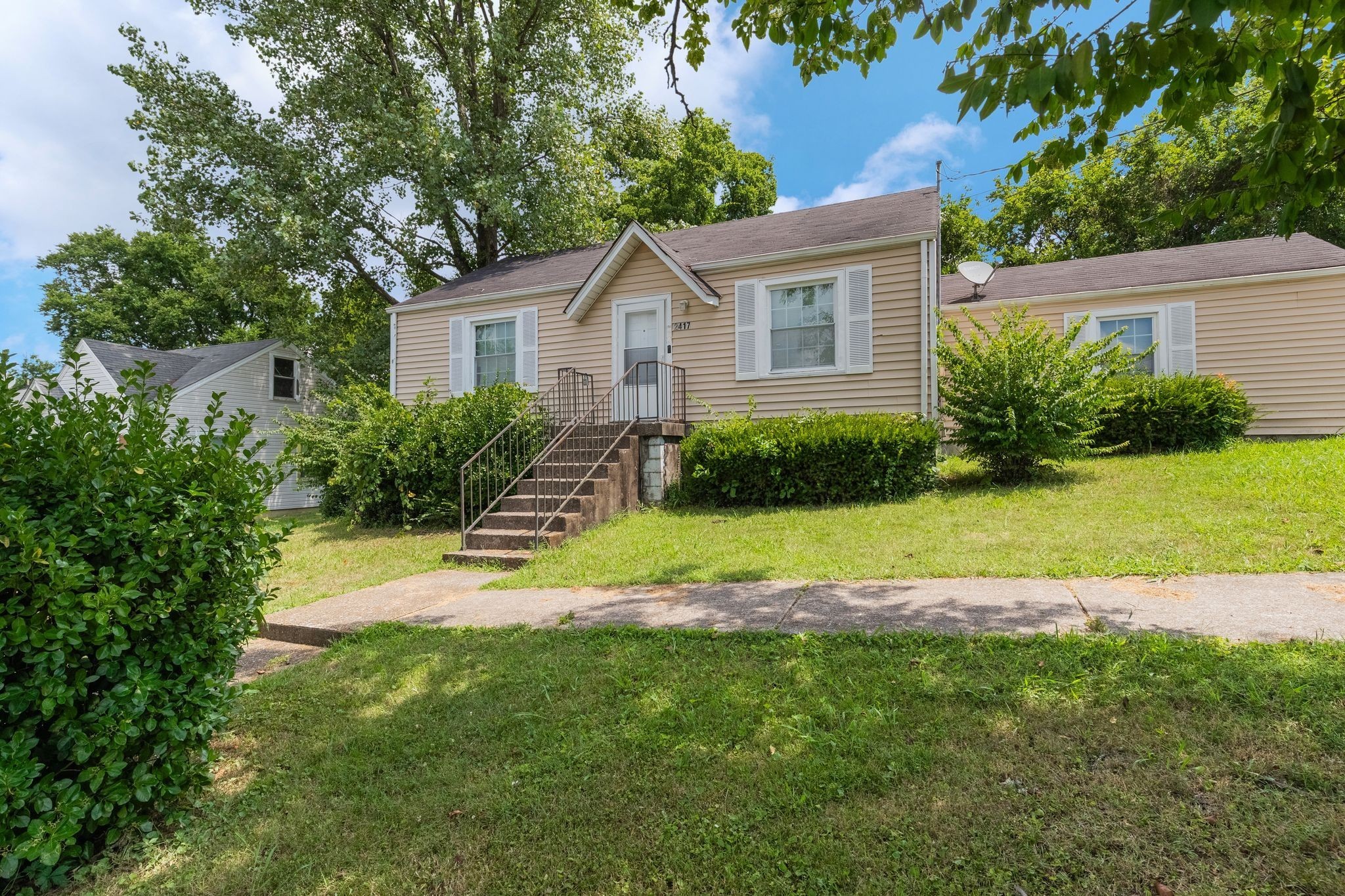 2417 Grover St Property Photo 1