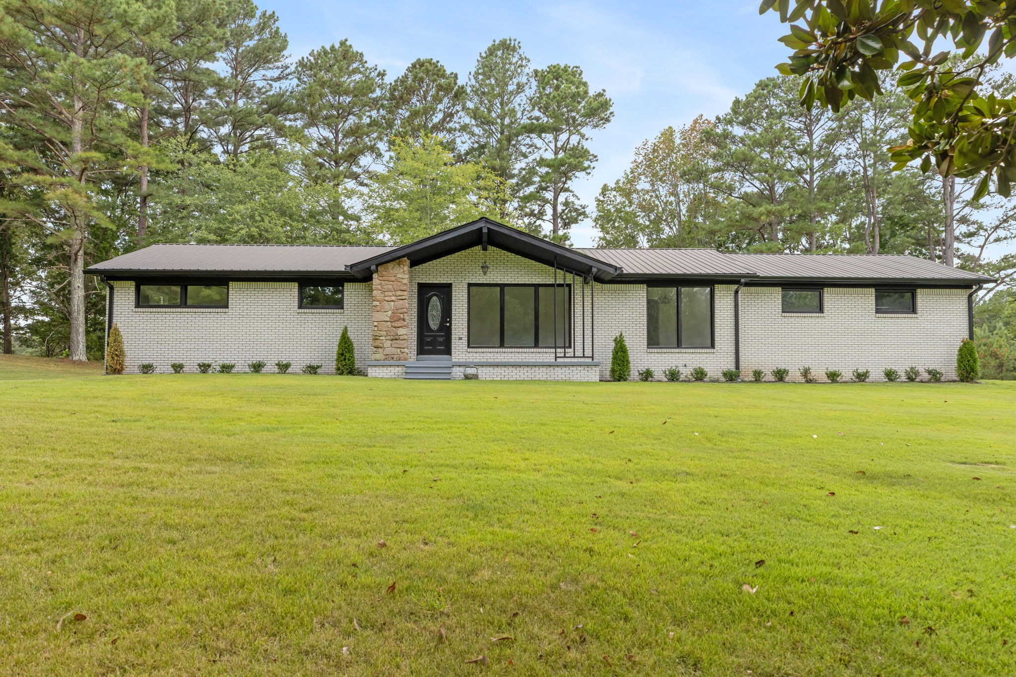 2809 Country Club Dr Property Photo 1