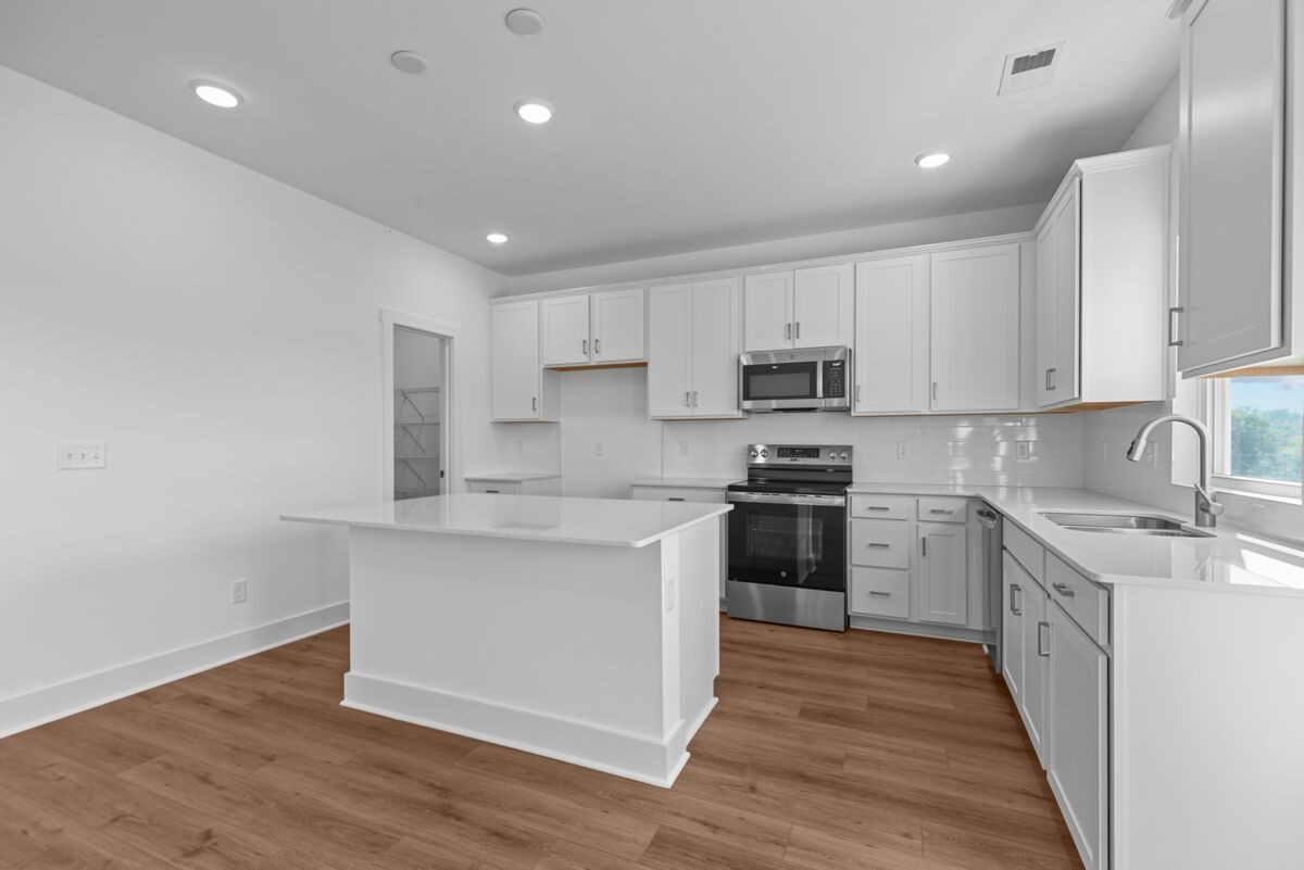 2436 Hamilton Lane Property Photo 1