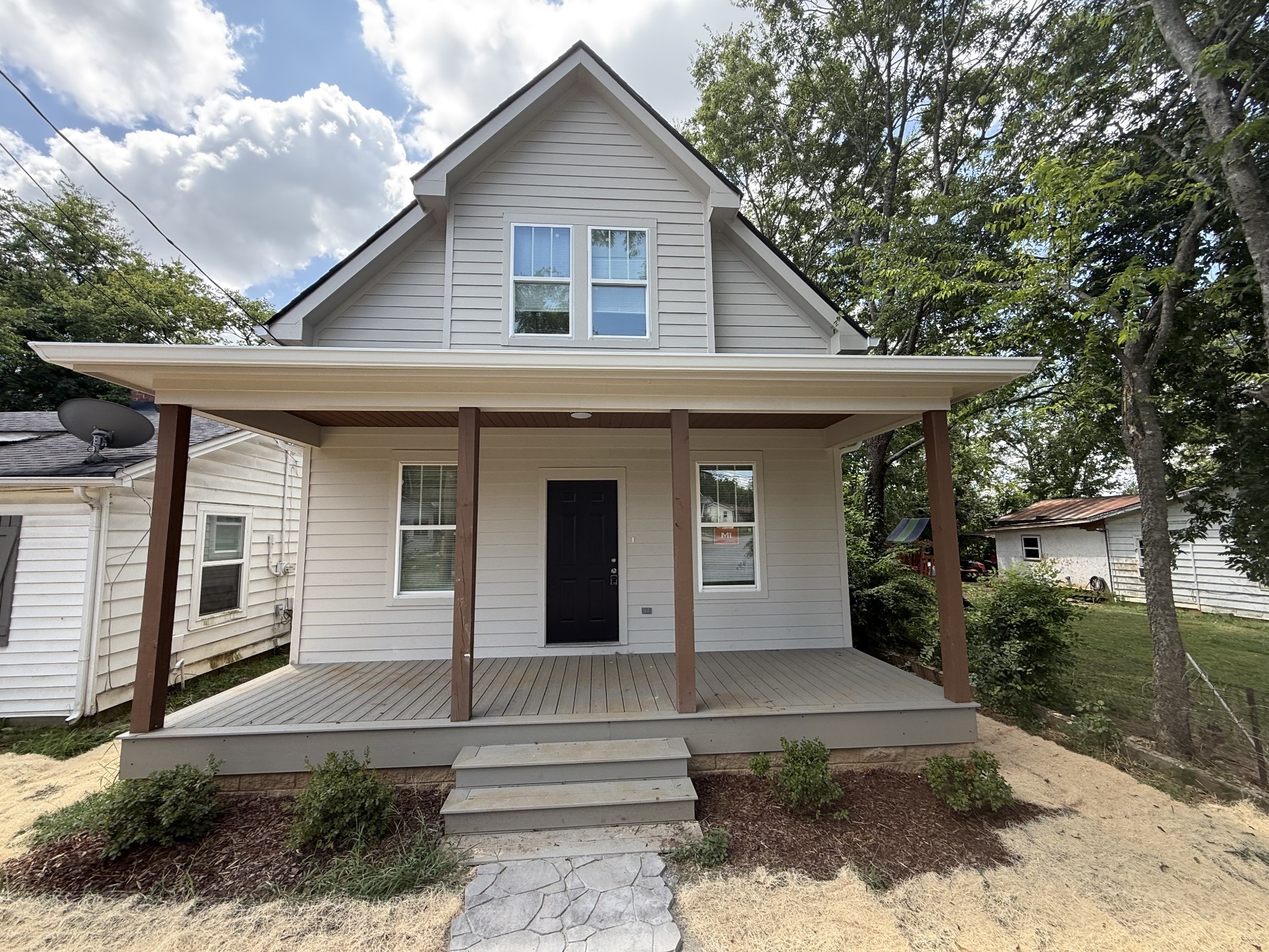 210 Burdock St Property Photo 1