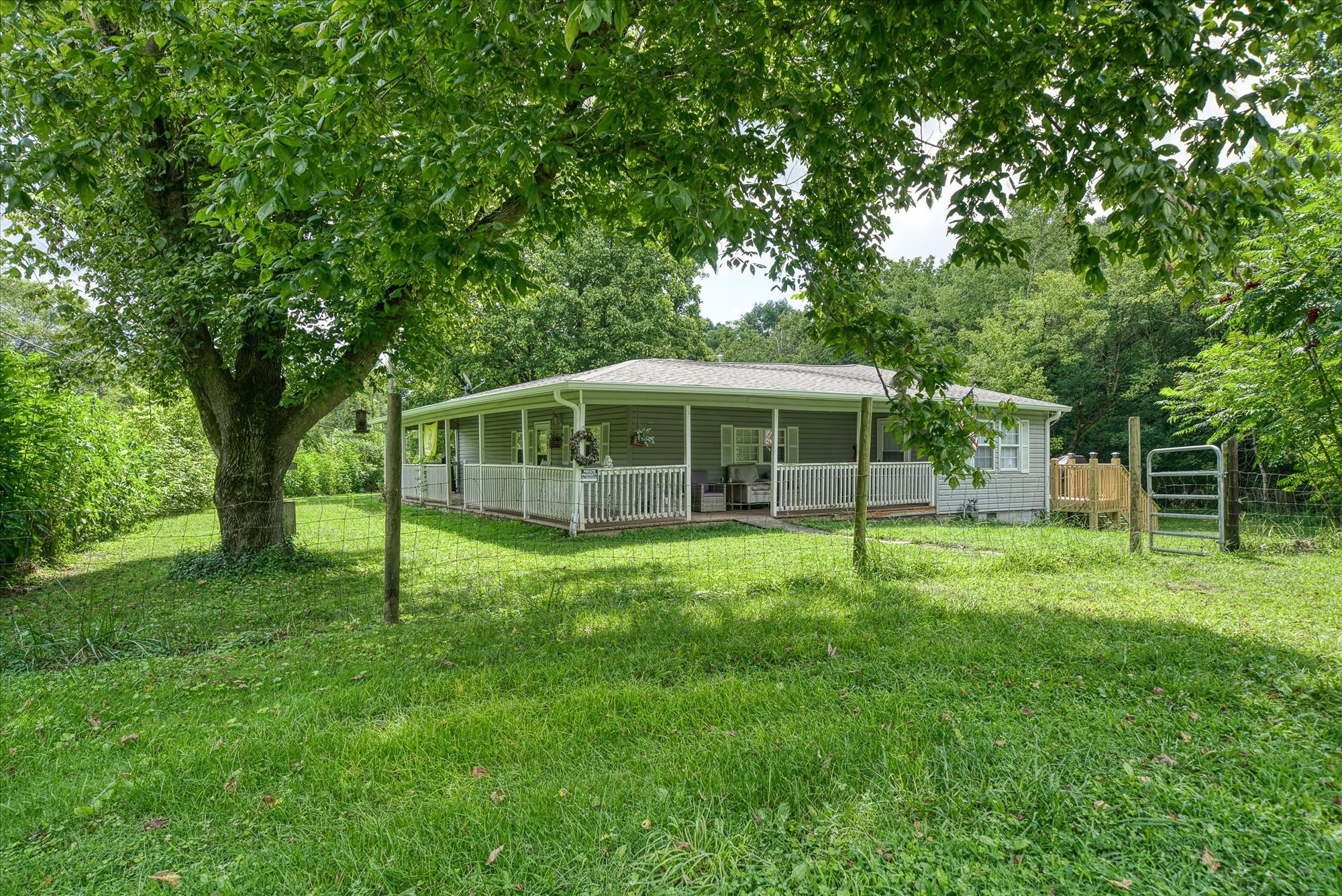 1676 Chestnut Hill Rd Property Photo 1