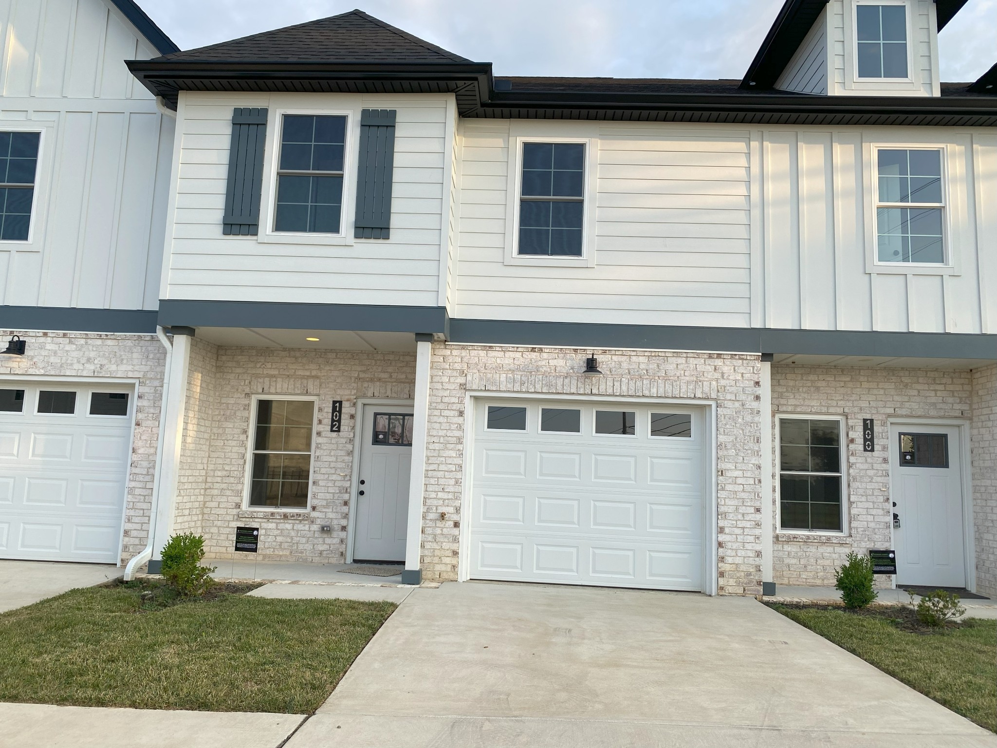 108 Maple View Dr Property Photo 1