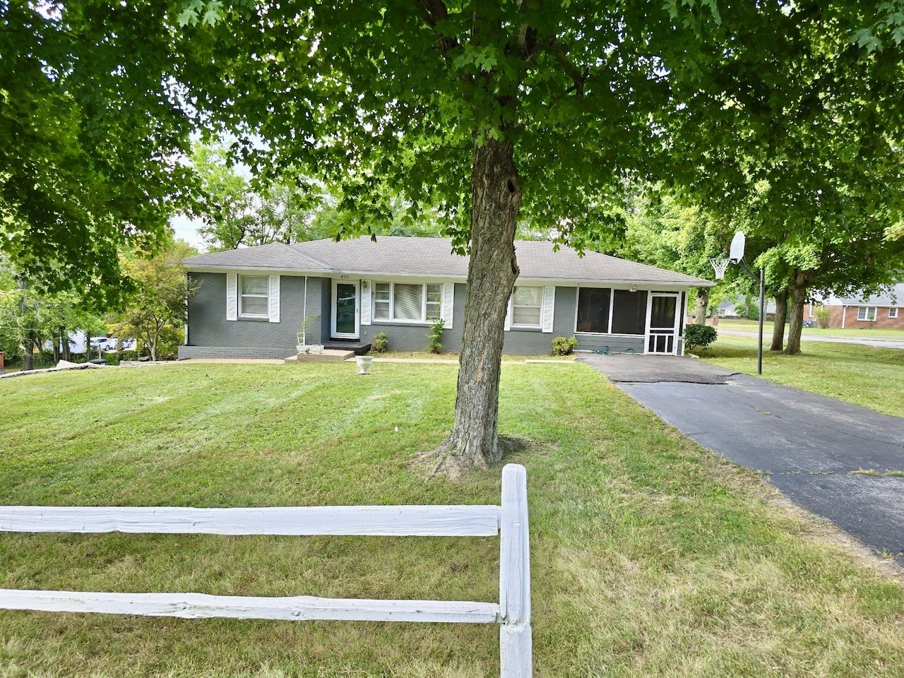400 Chapman Ln Property Photo 1