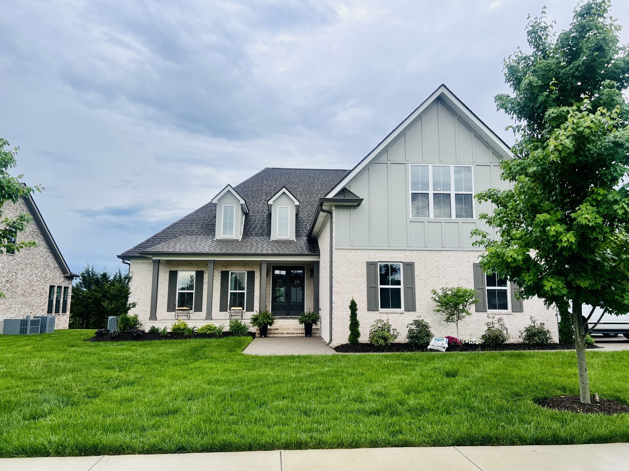 1009 Stone Creek Ln Property Photo 2