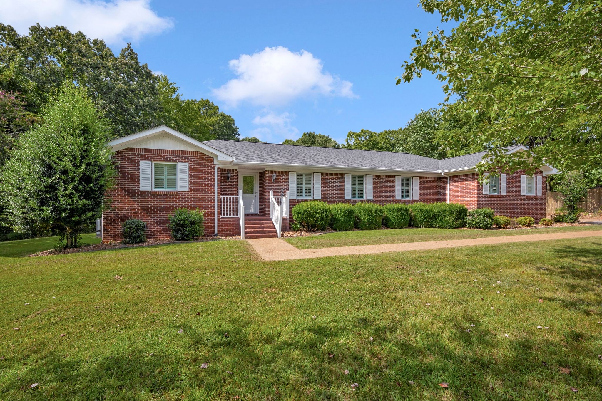 454 Powers Blvd Property Photo 1