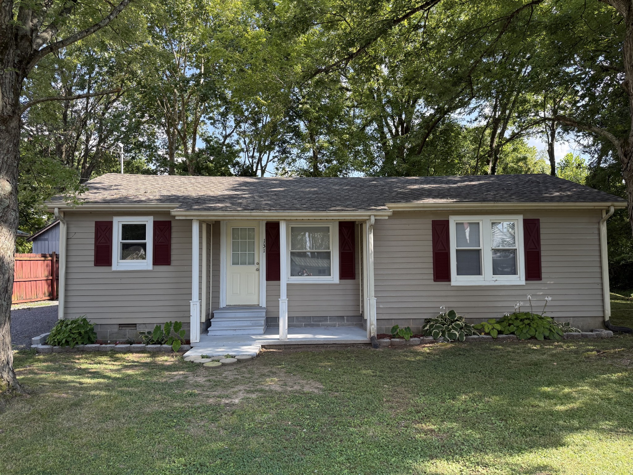 131 Martin St Property Photo 1