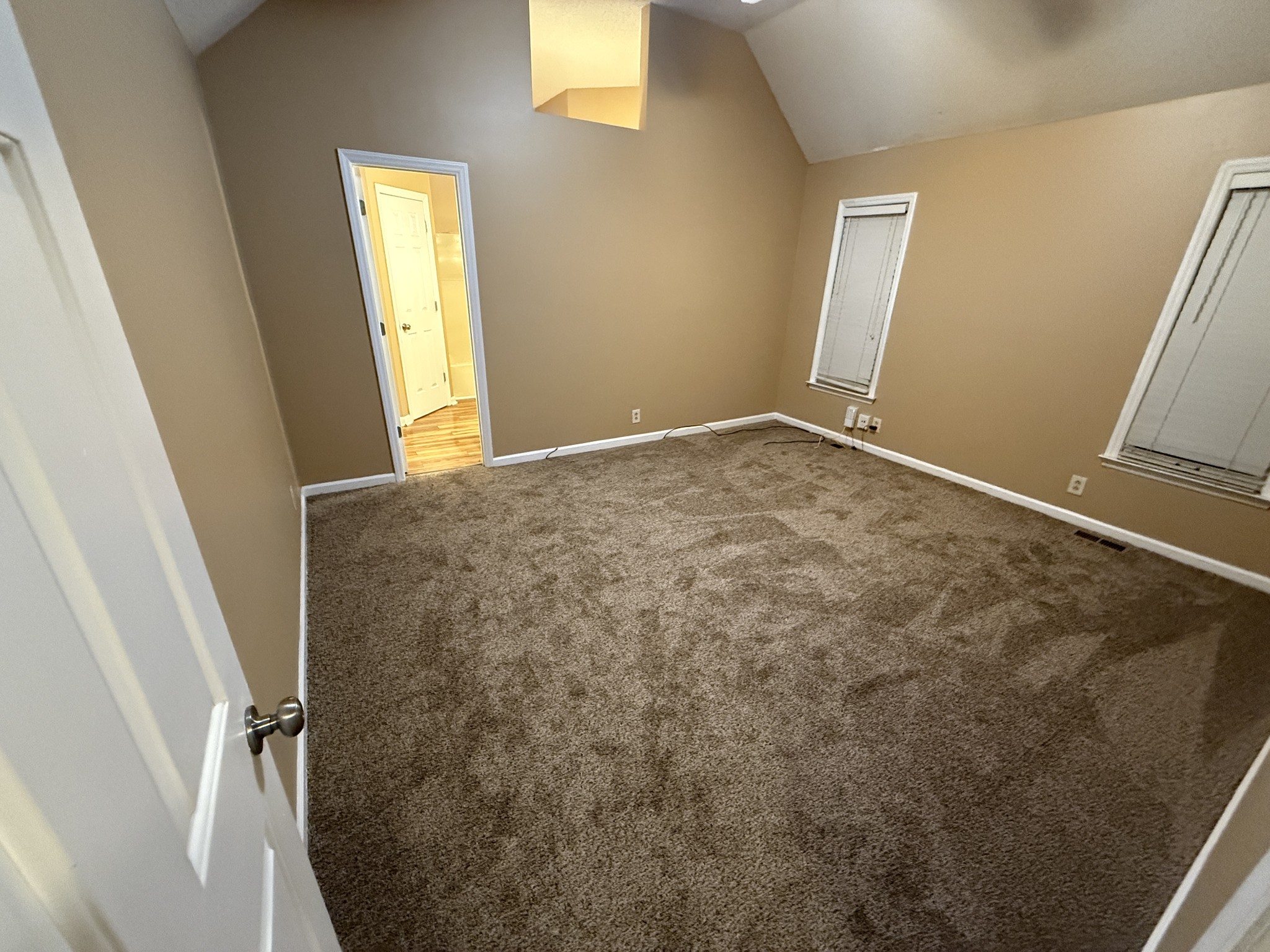 1103 Victoria Dr Property Photo 5