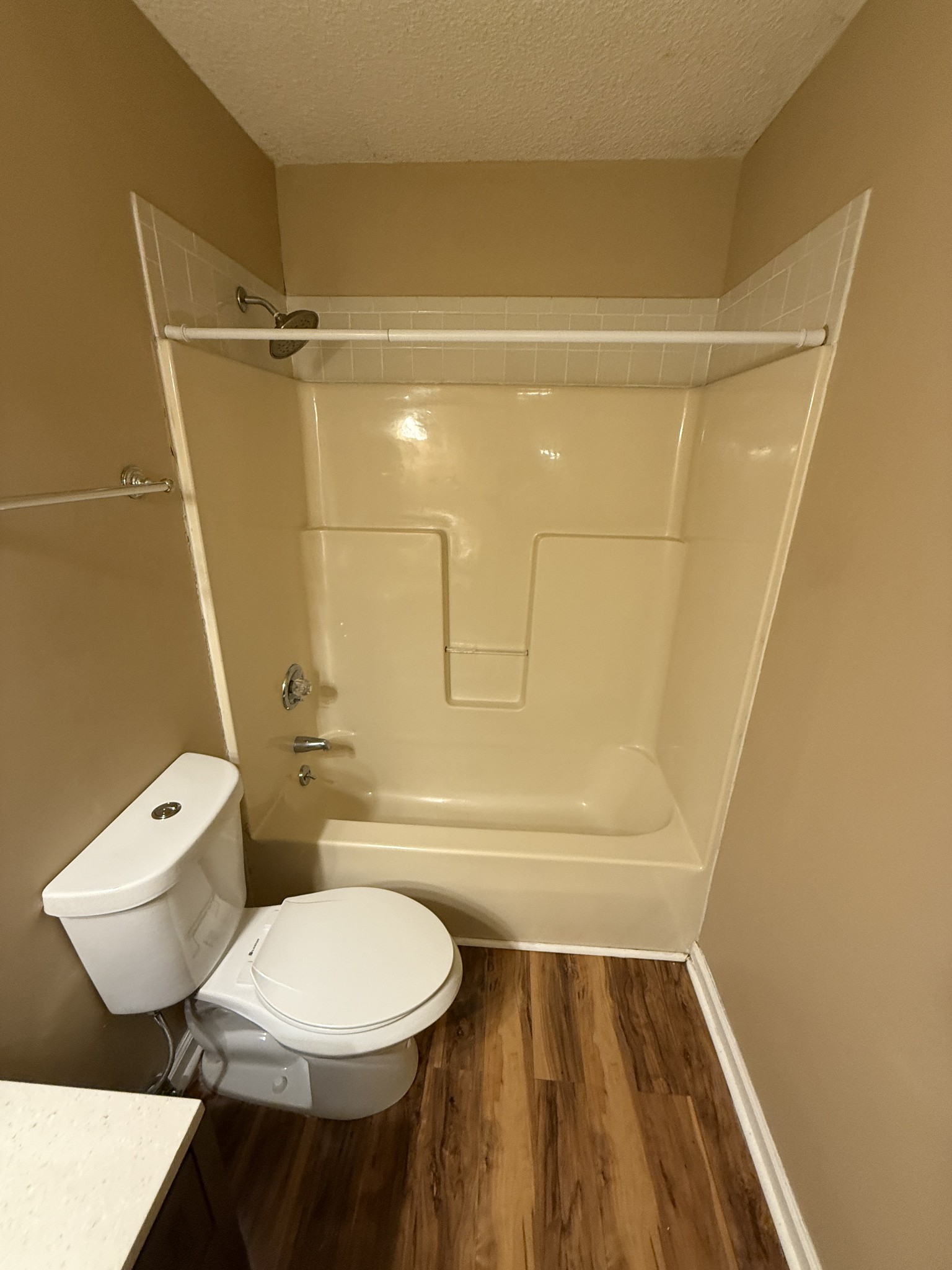 1103 Victoria Dr Property Photo 7
