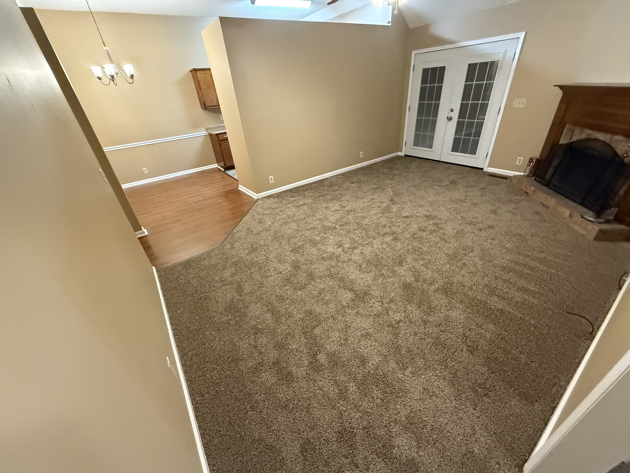 1103 Victoria Dr Property Photo 10