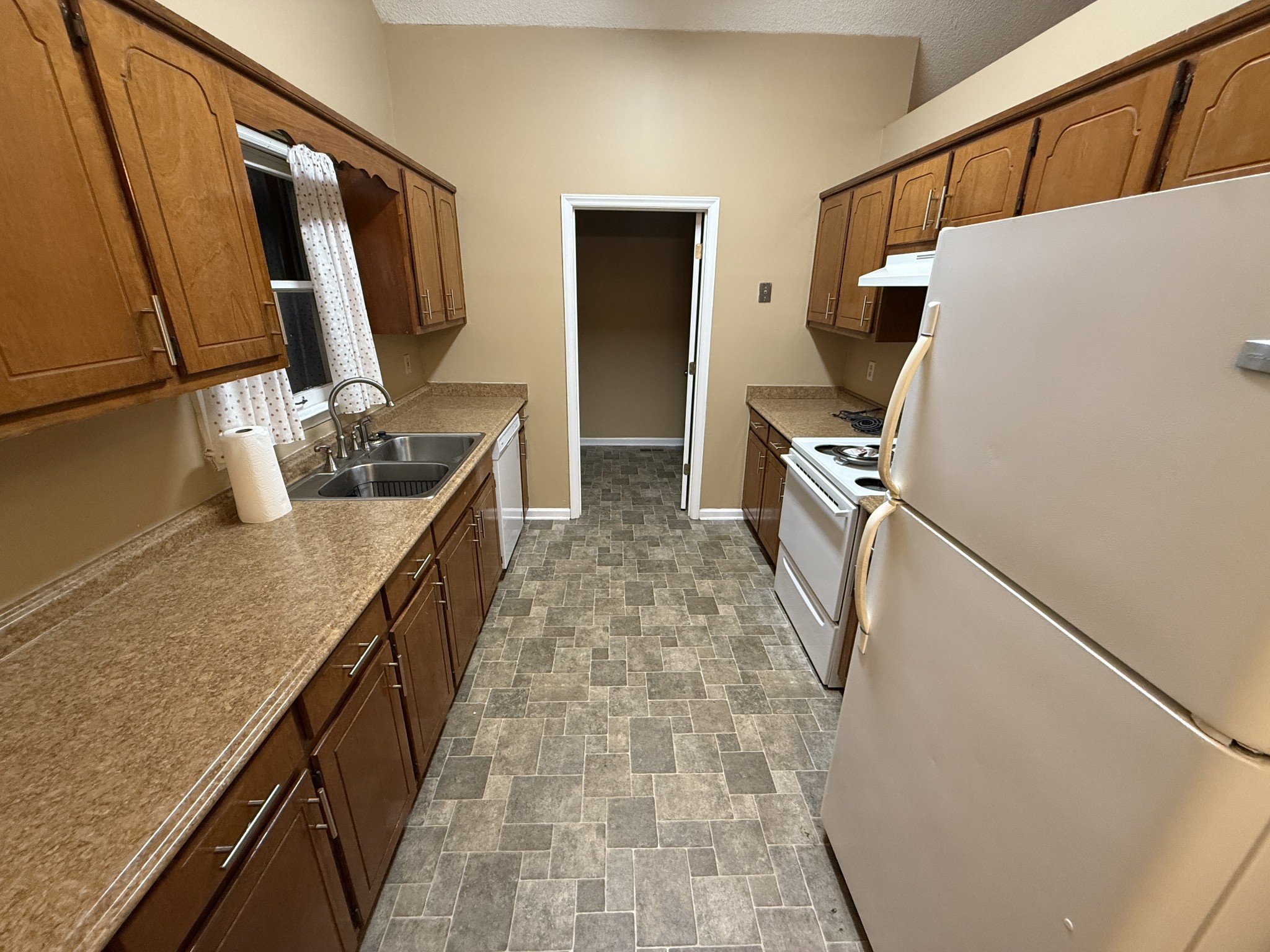 1103 Victoria Dr Property Photo 14