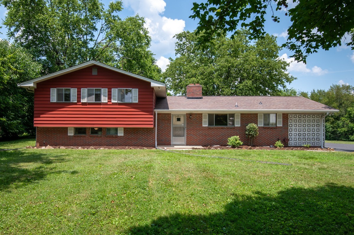 1386 Long Hollow Pike Property Photo 2