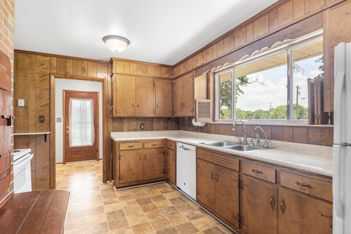 1386 Long Hollow Pike Property Photo 10